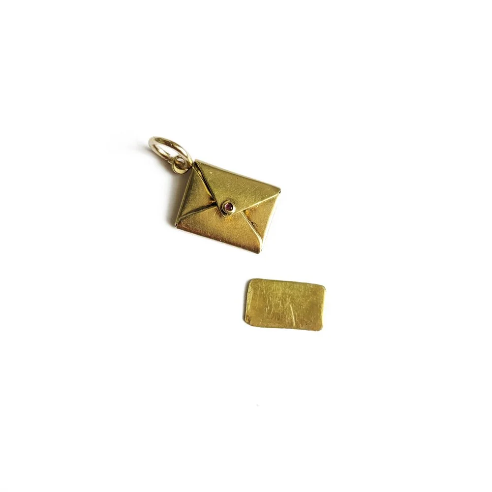 Super Sweet Antique 18ct Gold Envelope & Letter Charm/Pendant