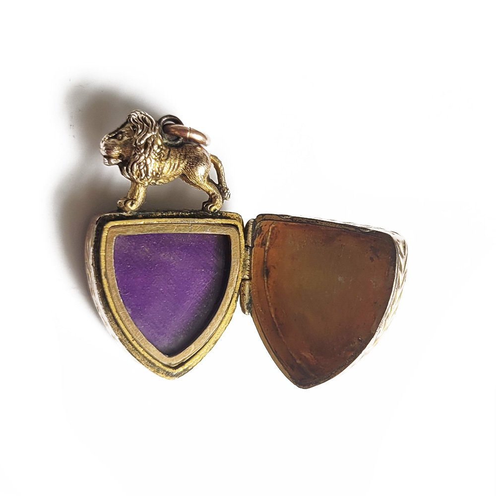 Victorian Gold cased Lion Shield Locket