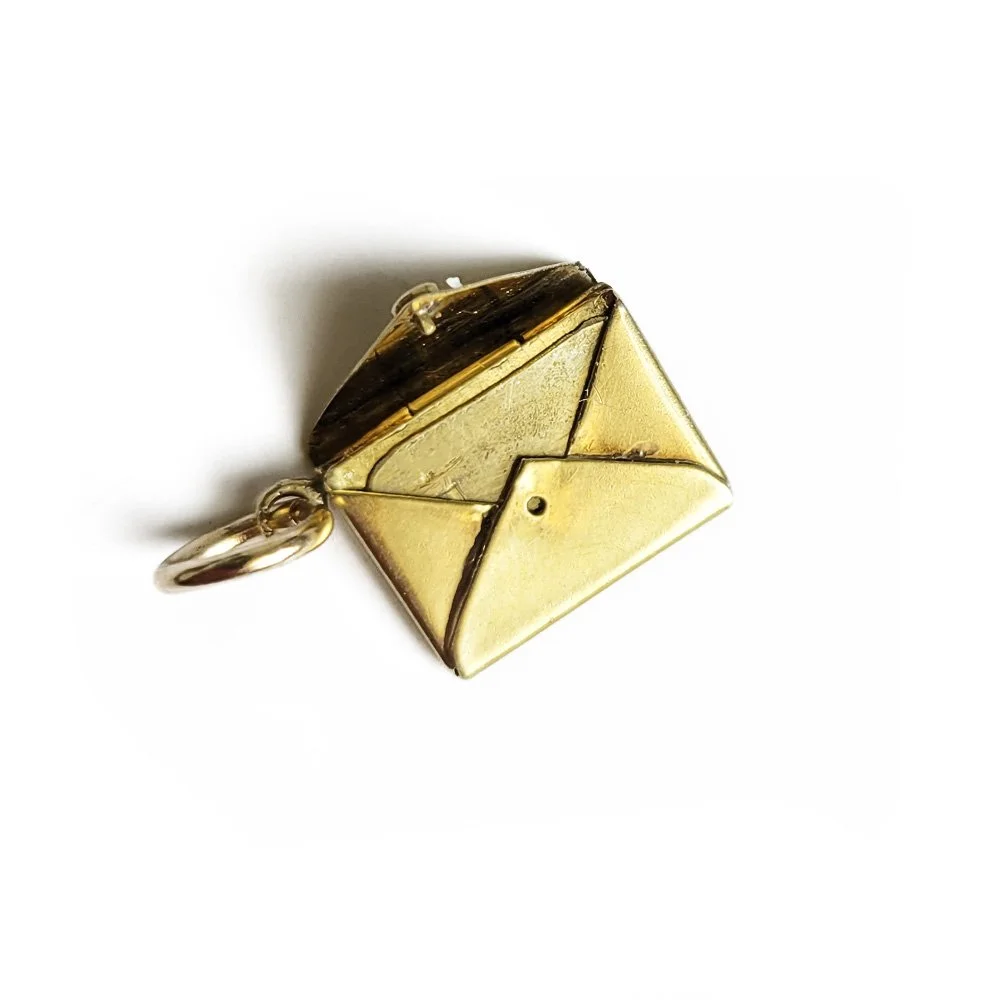 Super Sweet Antique 18ct Gold Envelope & Letter Charm/Pendant