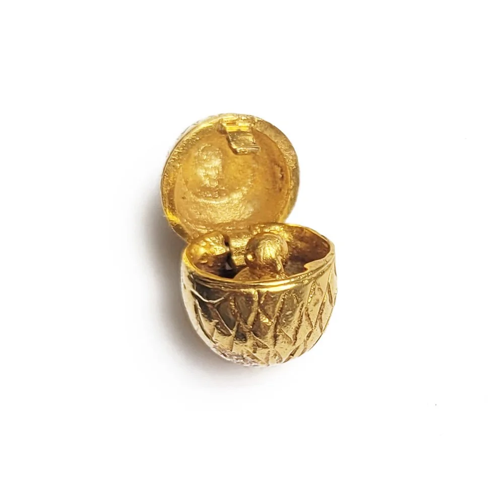 Vintage 9ct Gold Egg & Chick Pendant