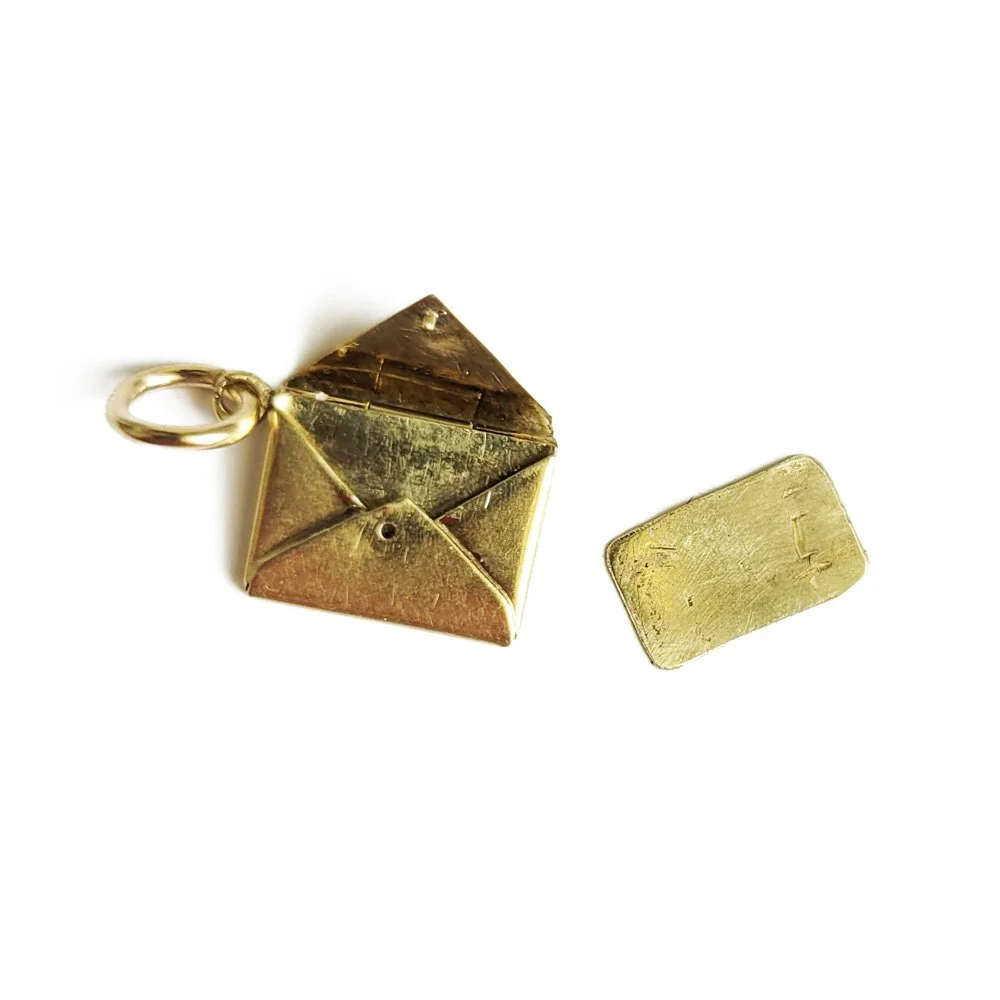 Super Sweet Antique 18ct Gold Envelope & Letter Charm/Pendant