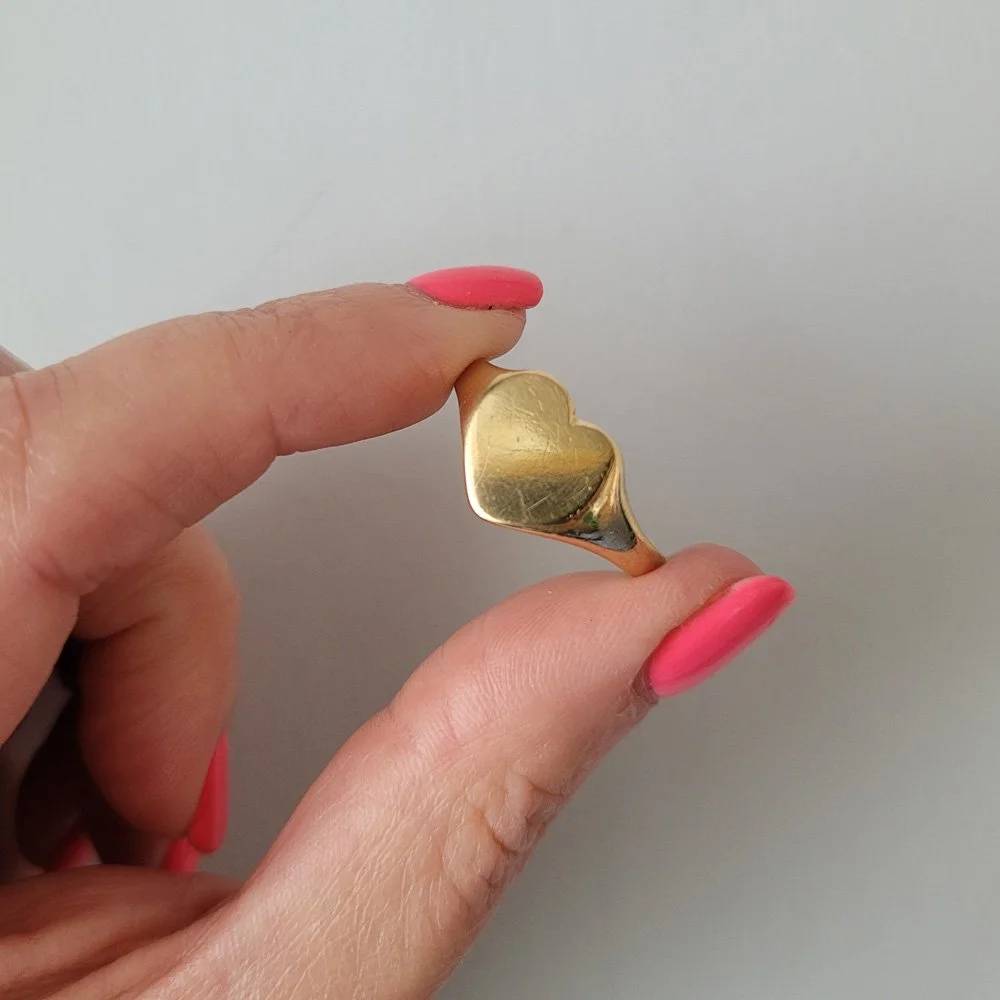1950s 18ct Heart Signet Ring Jewels Antiqua