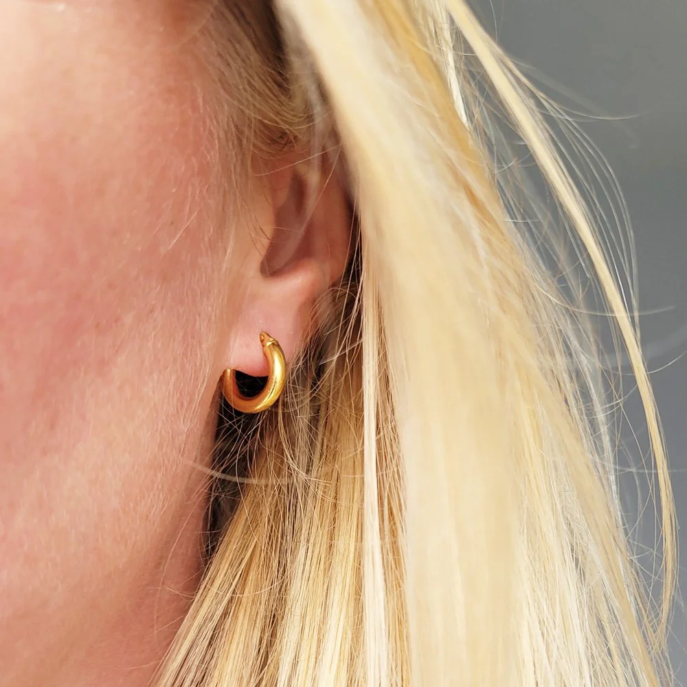 Gorgeous Baby 18ct Gold Tube Huggy Hoops