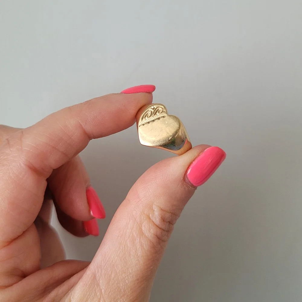 Vintage 9ct Gold Chunky Heart Signet Ring Jewels Antiqua