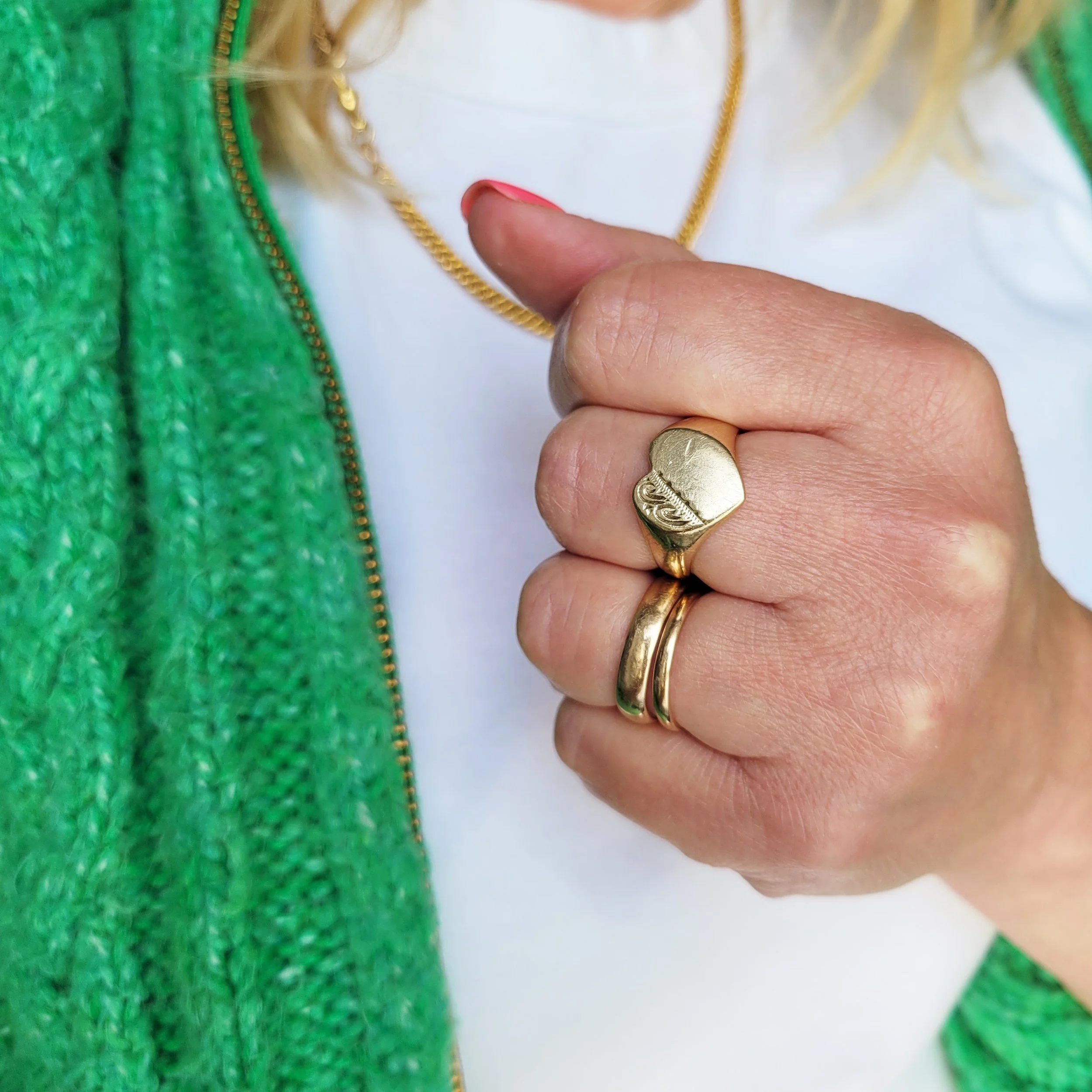 Vintage 9ct Gold Chunky Heart Signet Ring