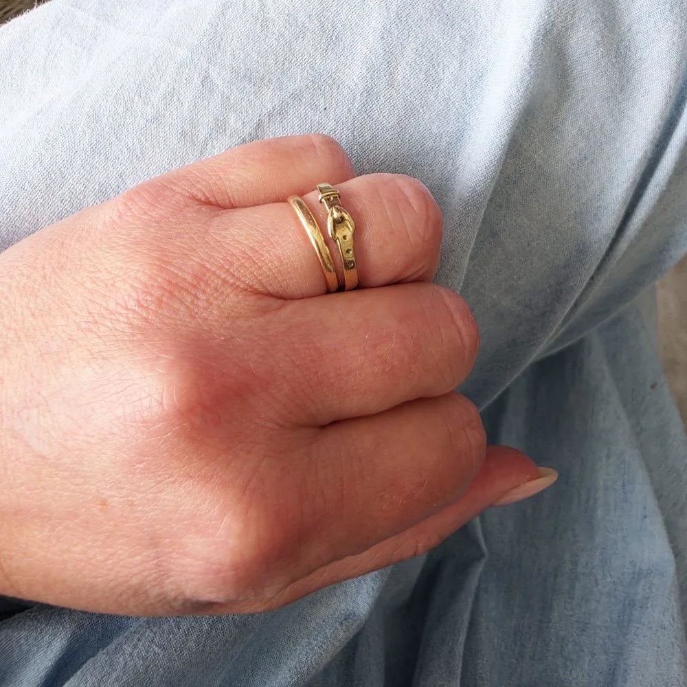 Vintage 9ct Gold Slim Buckle Ring