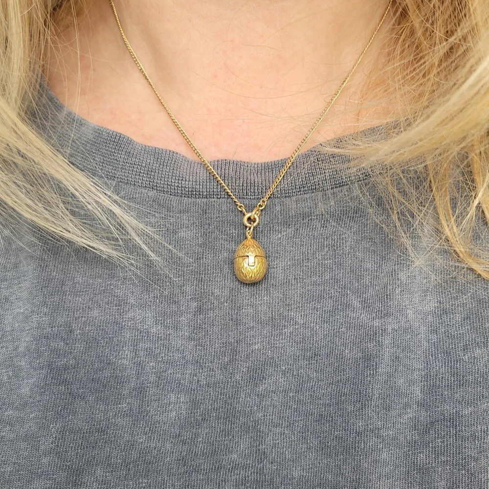Vintage 9ct Gold Egg & Chick Pendant