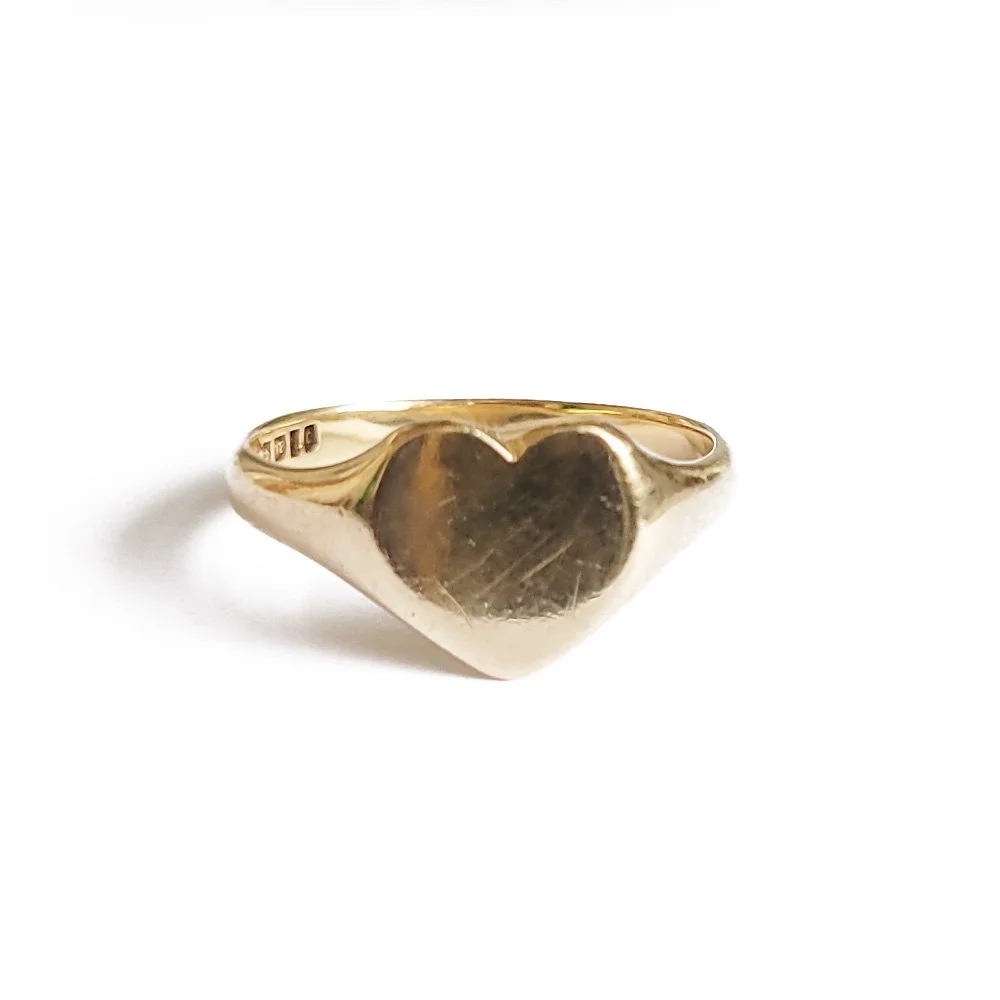 1950s 18ct Heart Signet Ring Jewels Antiqua