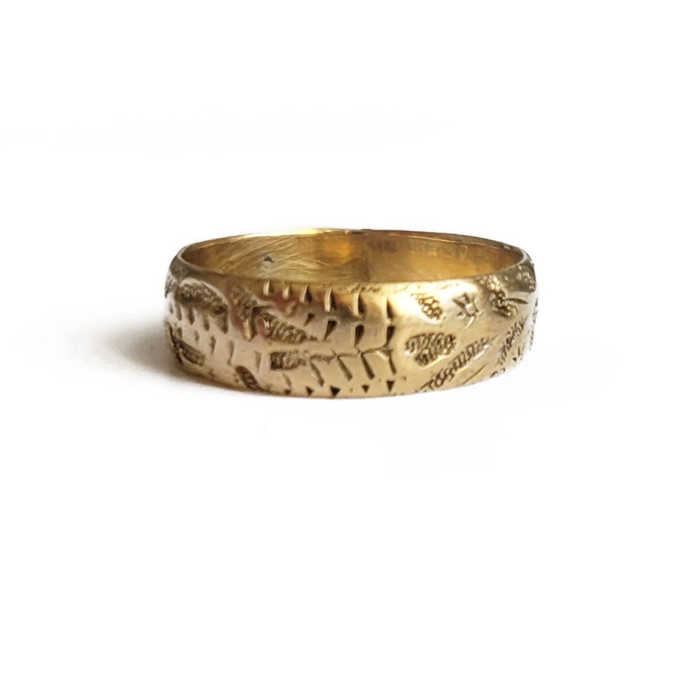 Victorian 9ct Gold Engraved Heart Ring