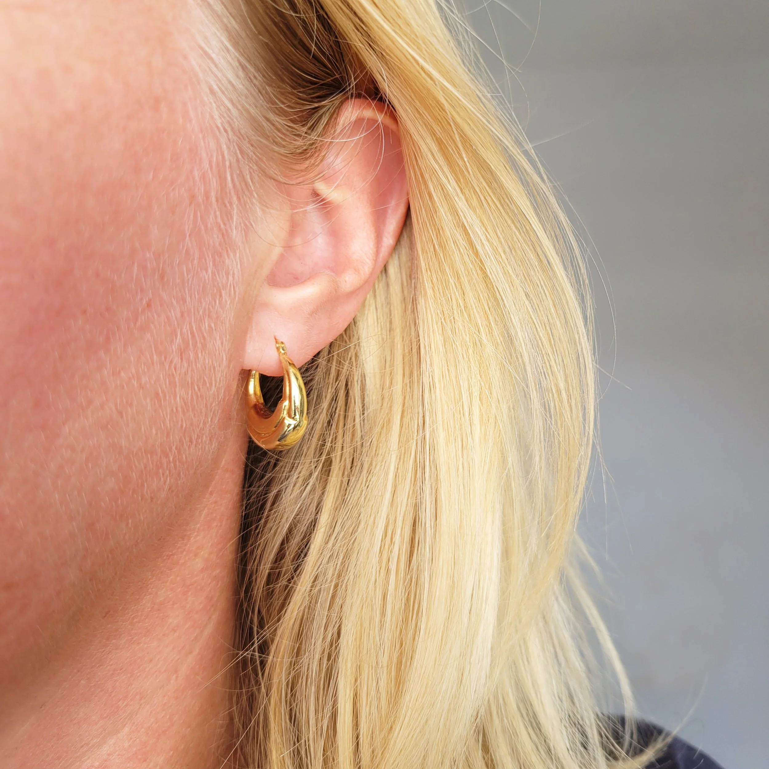 Vintage 18ct Gold Crescent Hoop Earrings