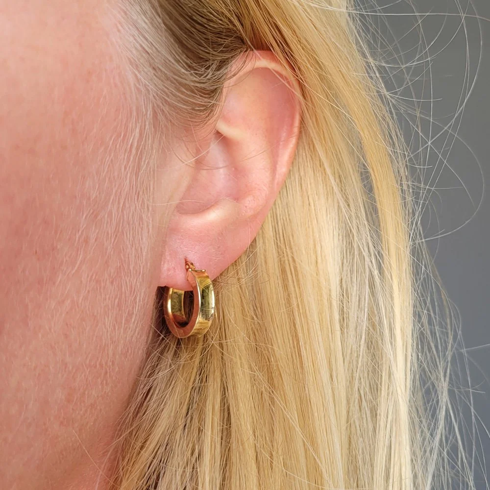 Vintage UnoAErre 9ct Huggy Hoops