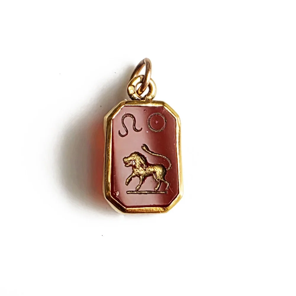 Vintage Leo Zodiac Intaglio Pendant