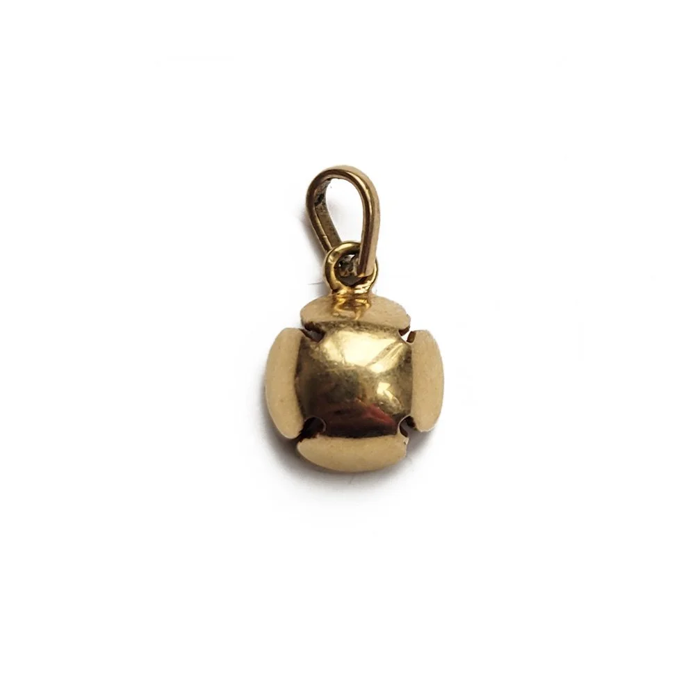 Adorable 15ct Gold and Diamond Buttercup Pendant