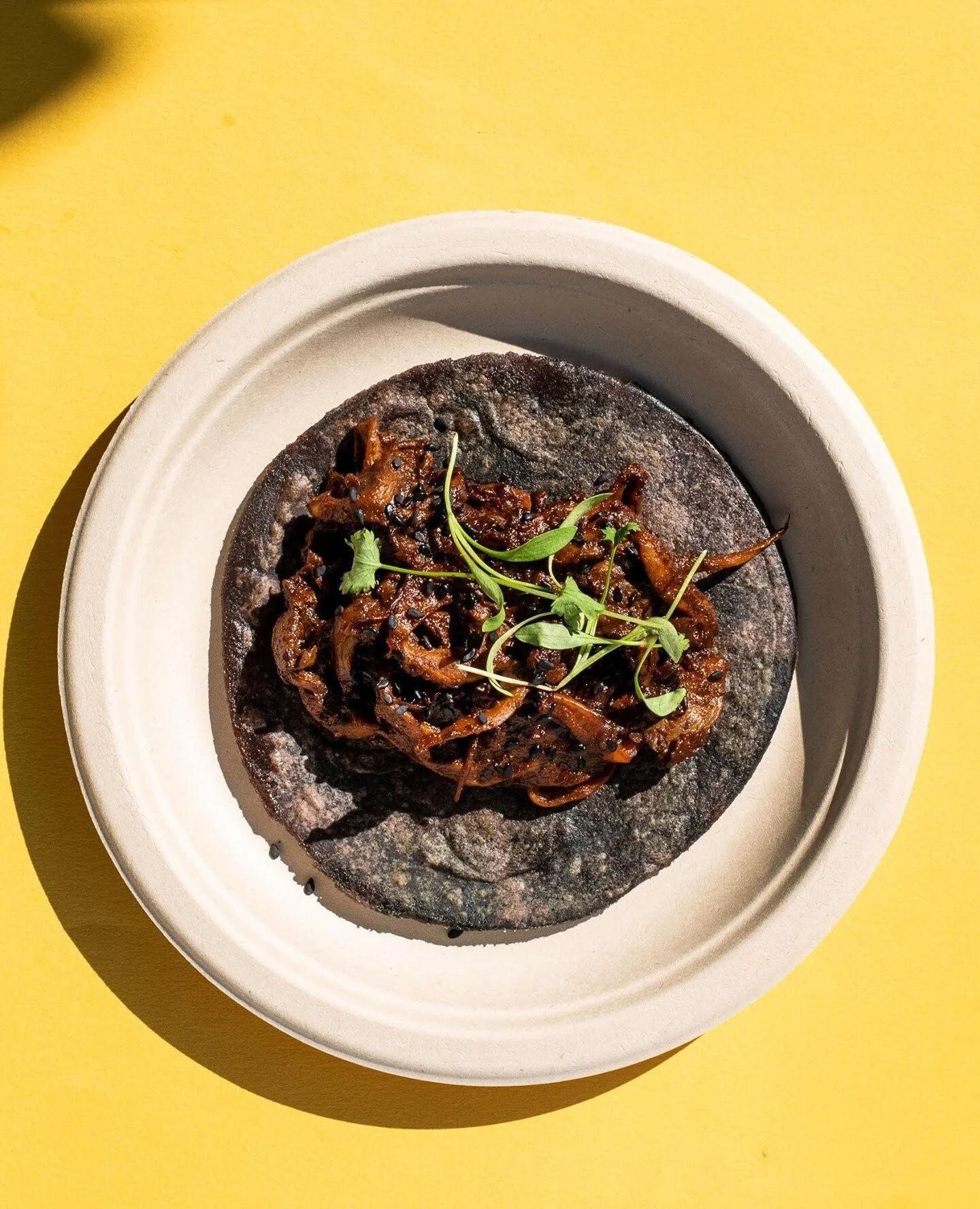 Let us do the cooking and order Todo Verde from @grubhub 🚗💨 You can't go wrong with a savory Mushroom y Mole Taco!⁠
⁠
Take a bite of this roasted mushroom taco tossed in spiced almonds on top of a blue corn tortilla.⁠
⁠
Go to our link in bio to pla