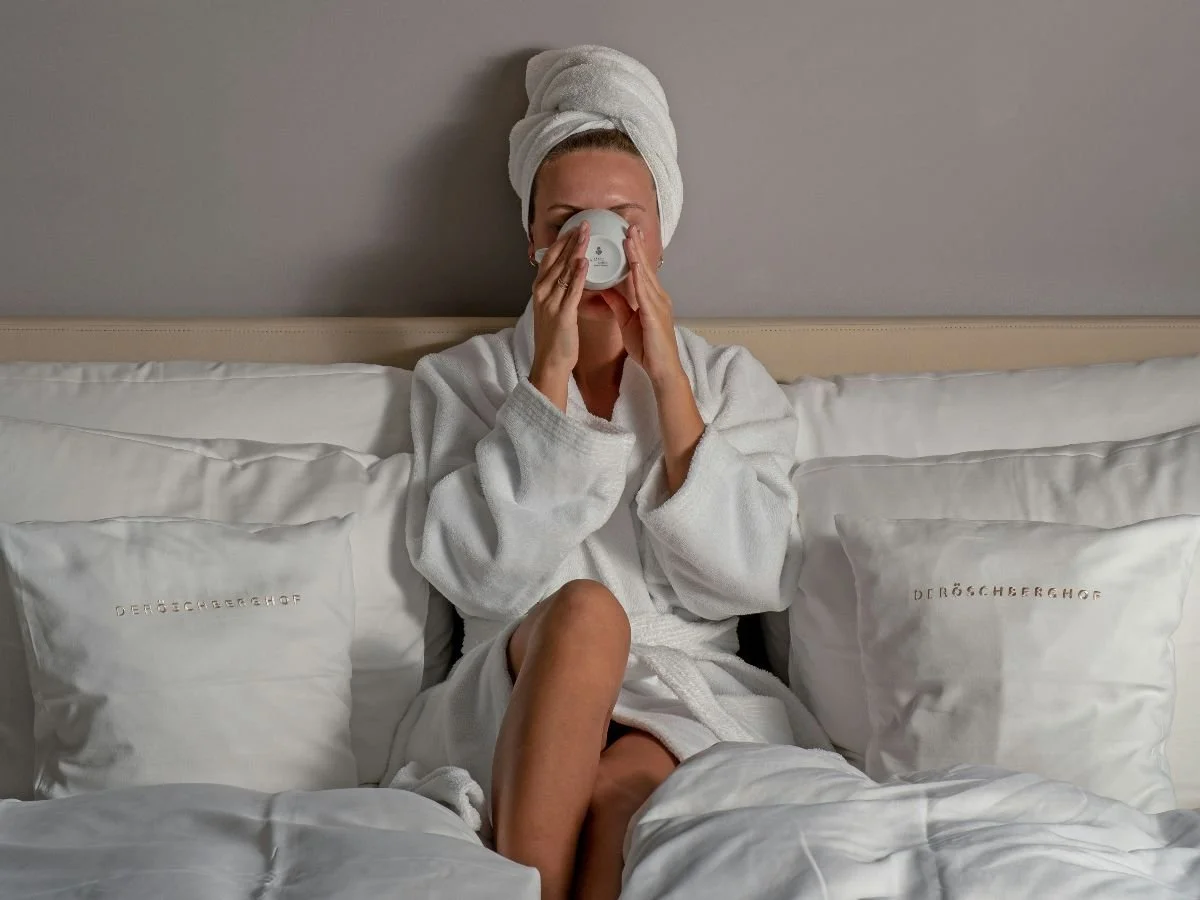 Travelers adopt “splurge or stay home” mindset