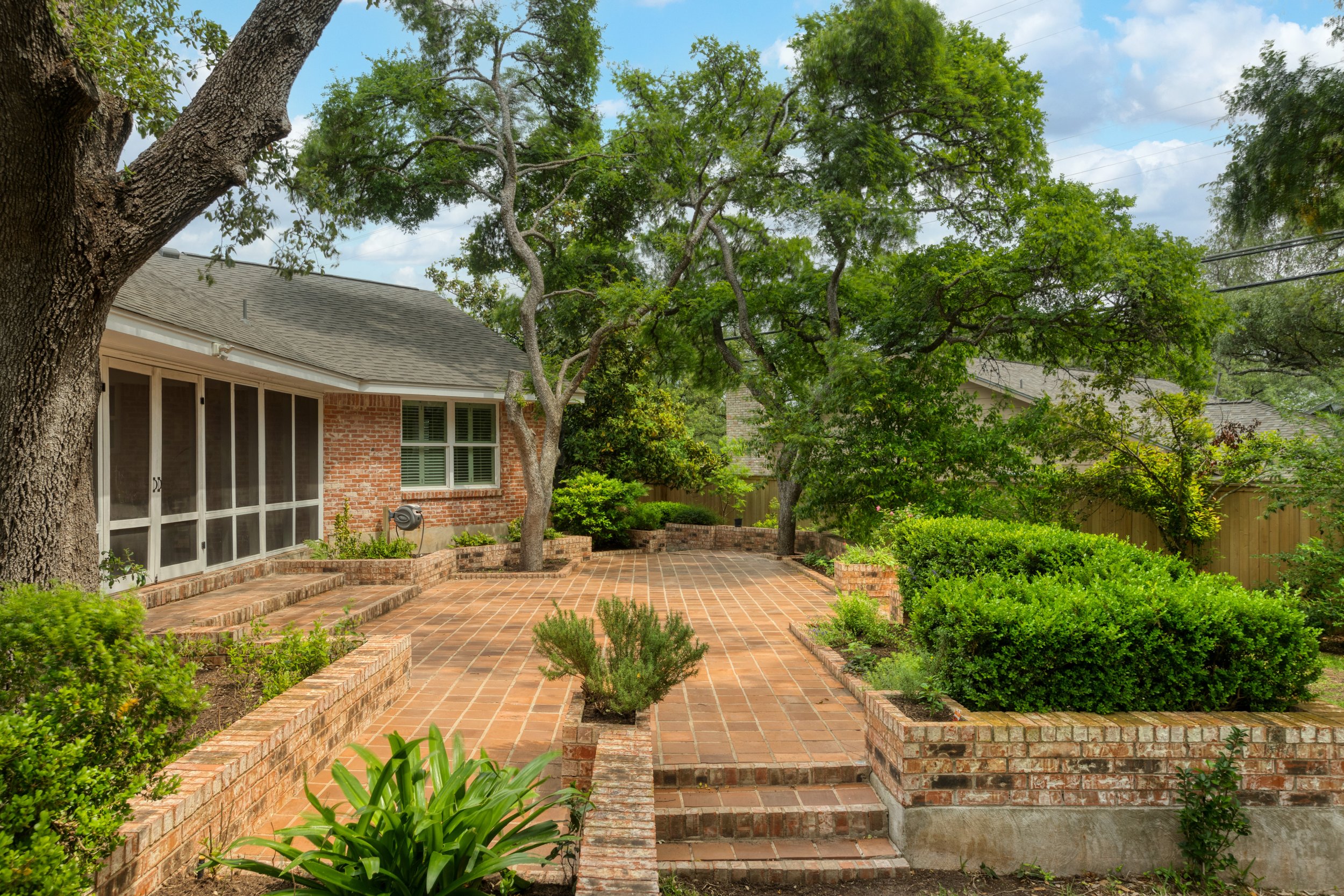 4001 North Hills Dr 038-FULL.jpg
