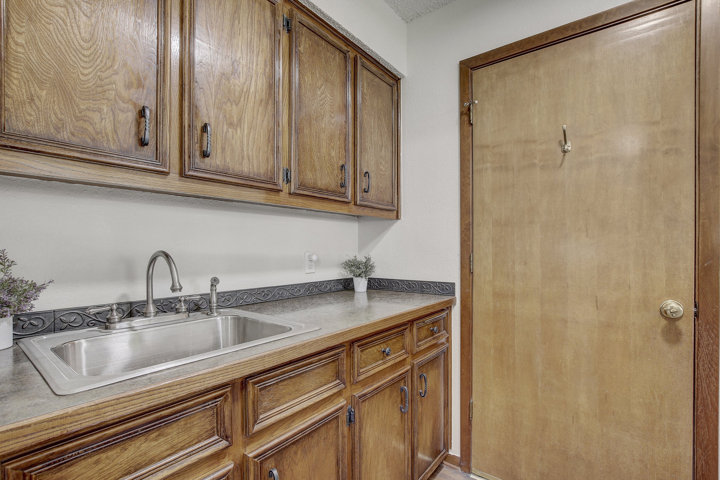 IMG_0066_67_68_69_70Interior03.JPG
