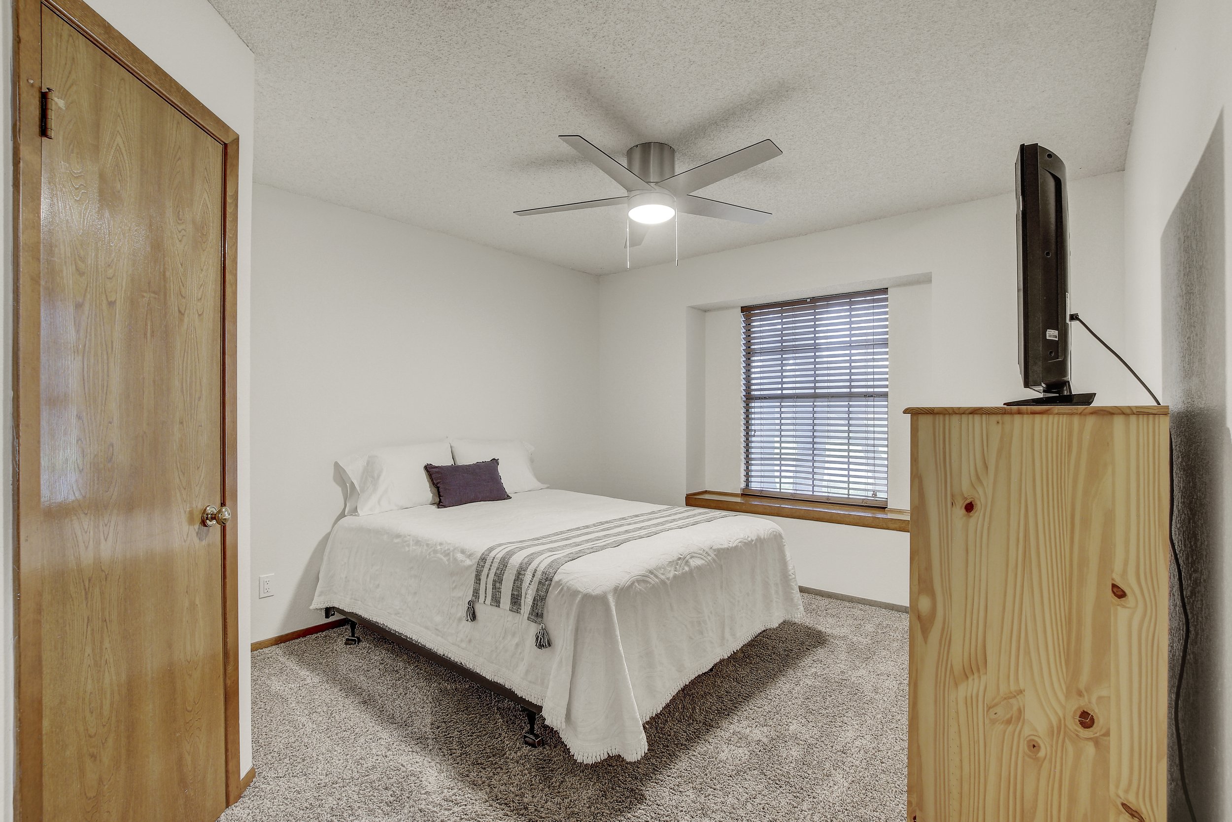 IMG_0076_77_78_79_80Interior03.JPG