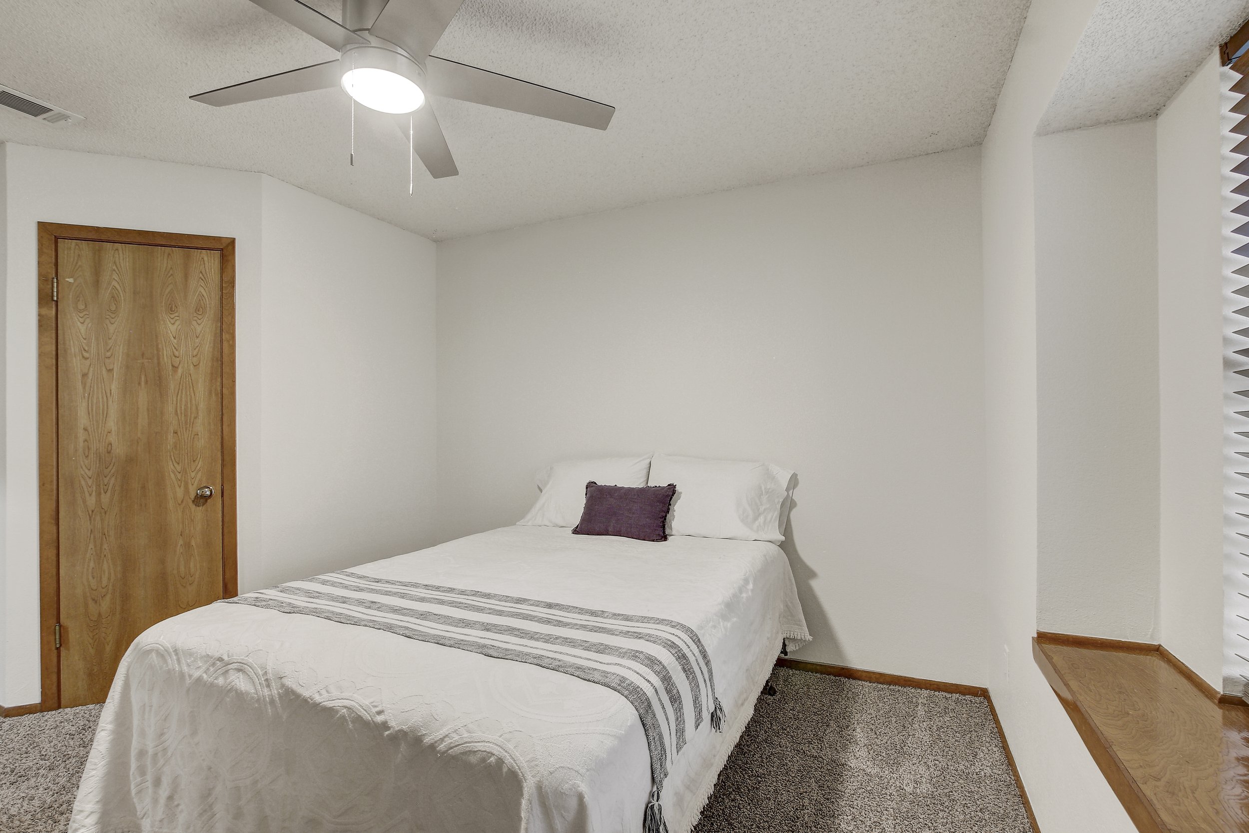 IMG_0081_2_3_4_5Interior03.JPG
