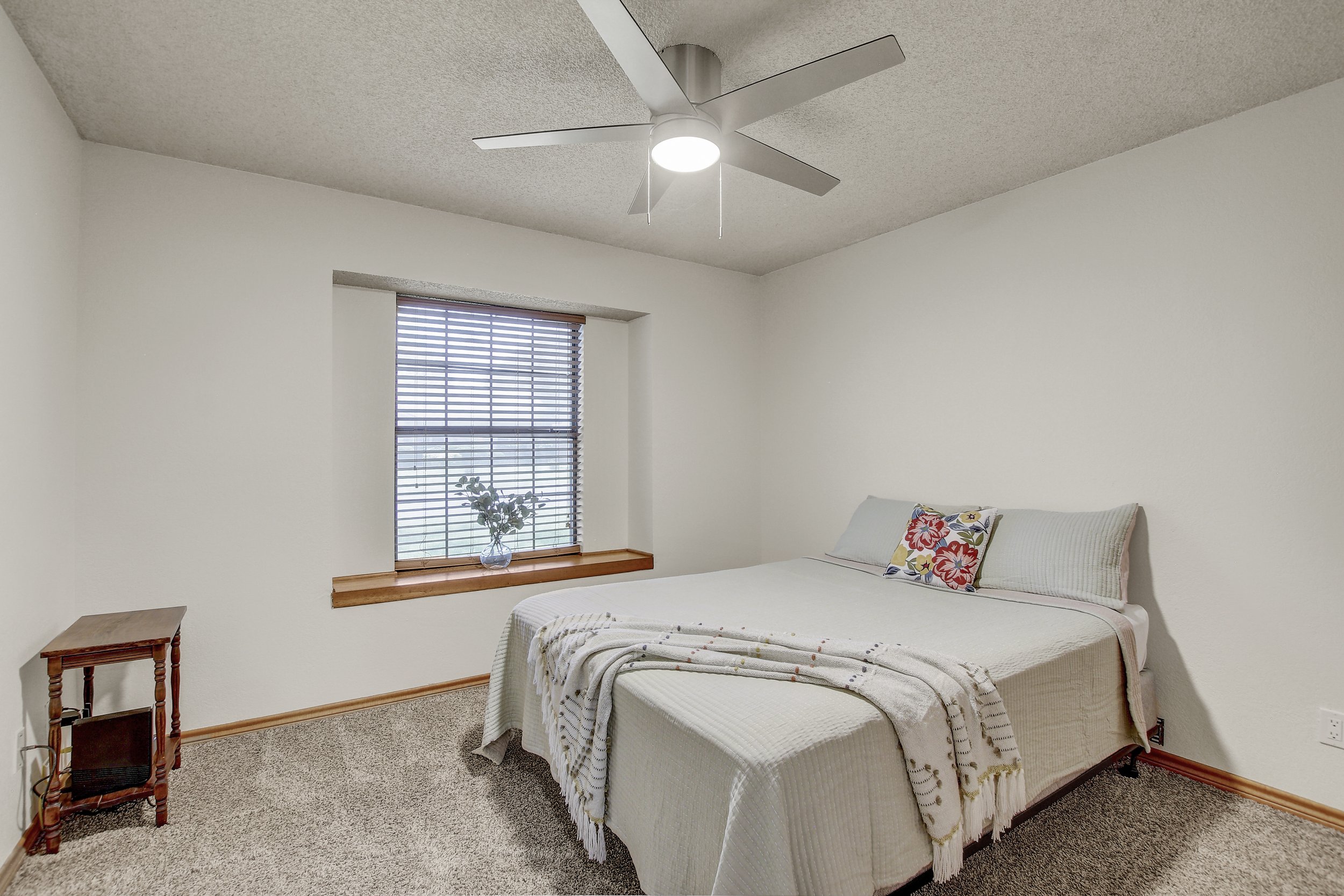 IMG_0091_2_3_4_5Interior03.JPG
