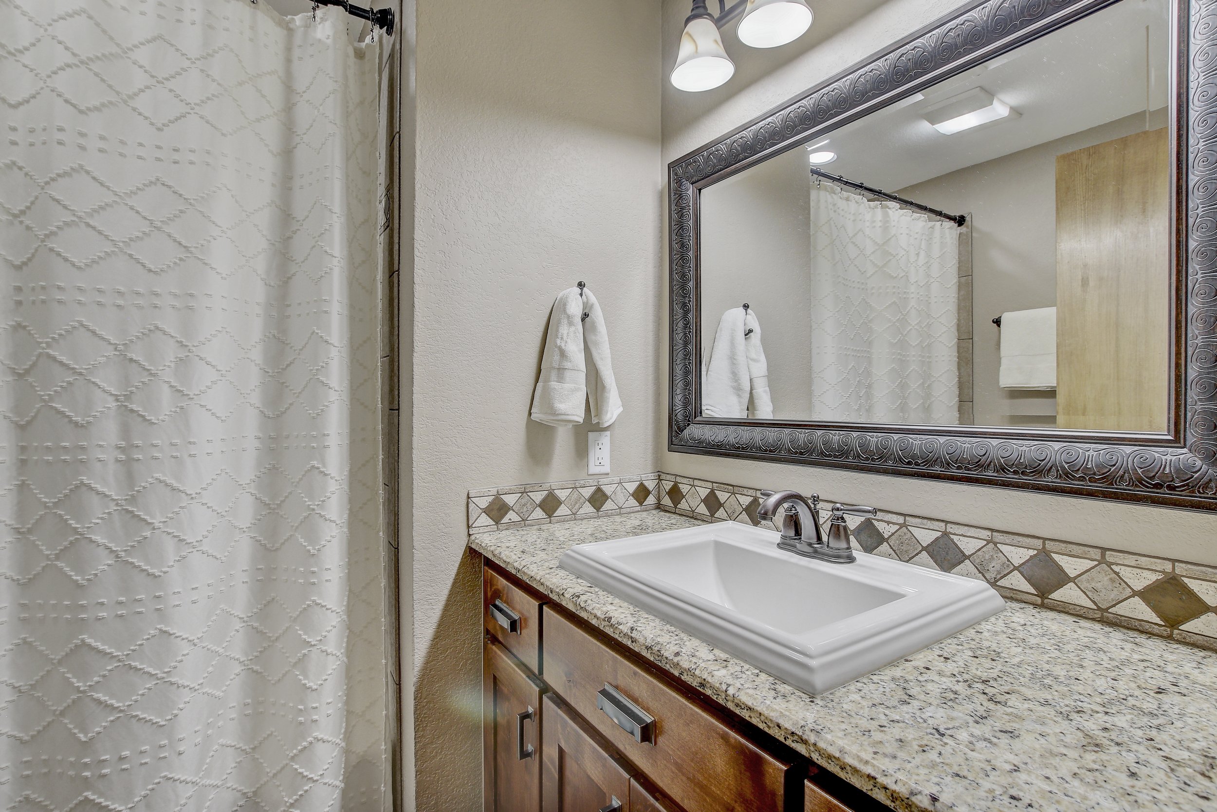 IMG_0101_2_3_4_5Interior03.JPG