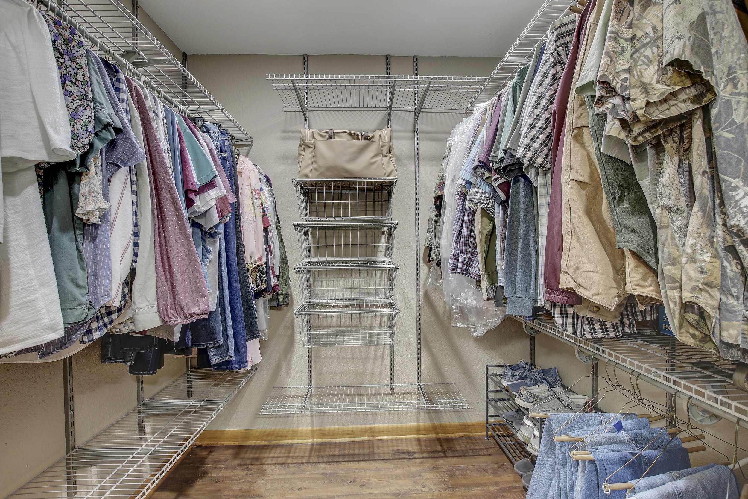 IMG_0136_37_38_39_40Interior03.JPG