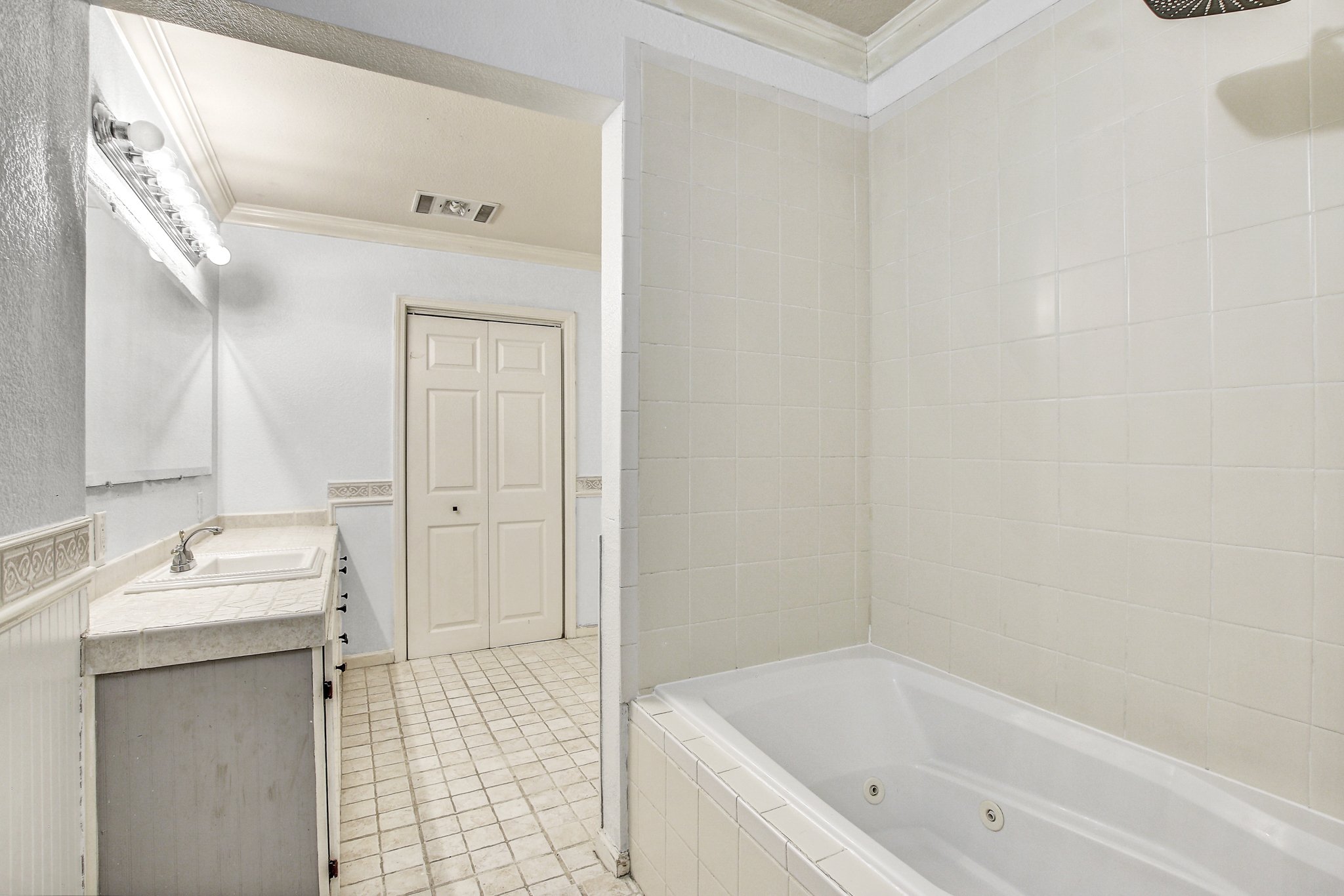 IMG_0101_2_3_4_5Interior03.jpg