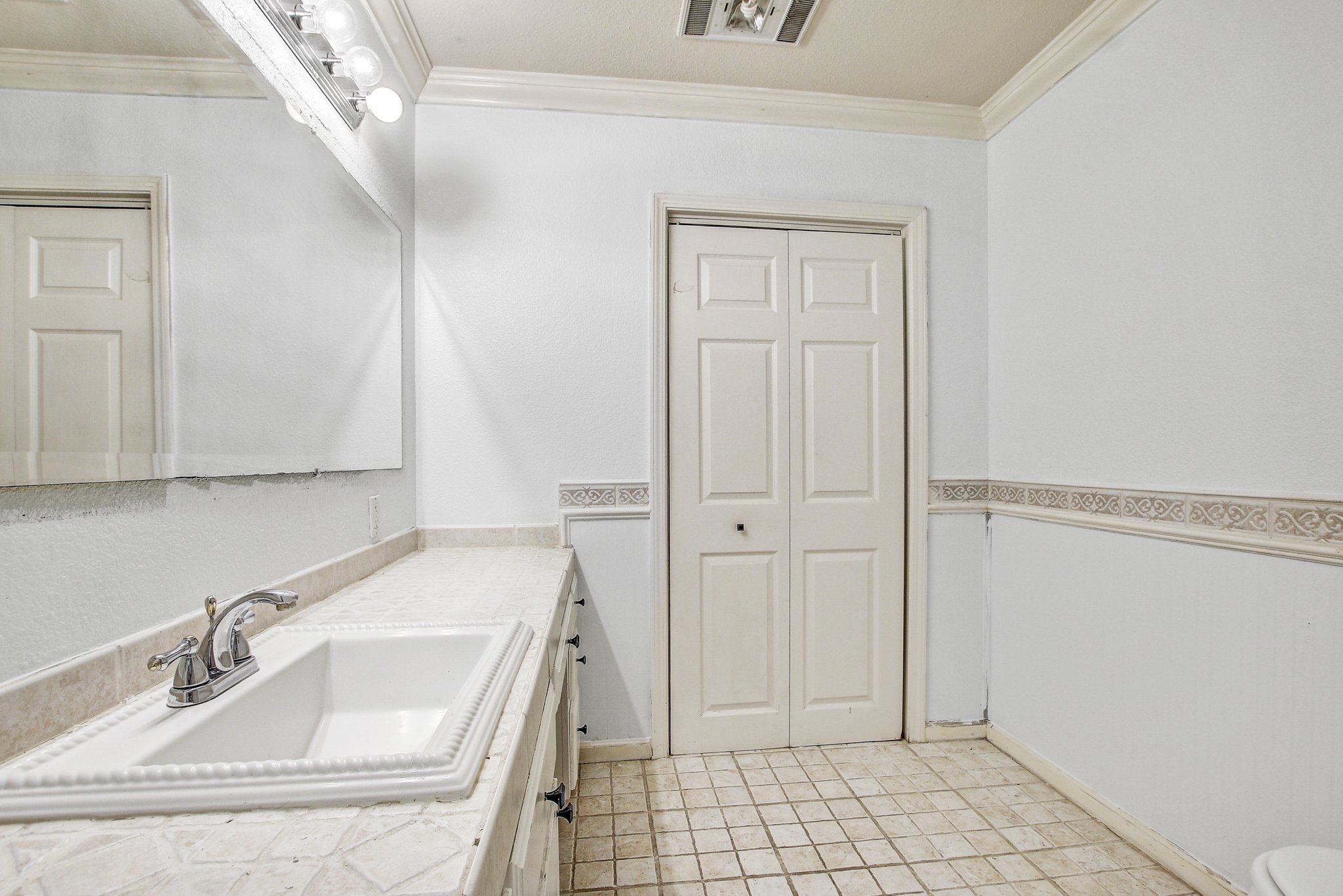 IMG_0111_2_3_4_5Interior03.jpg