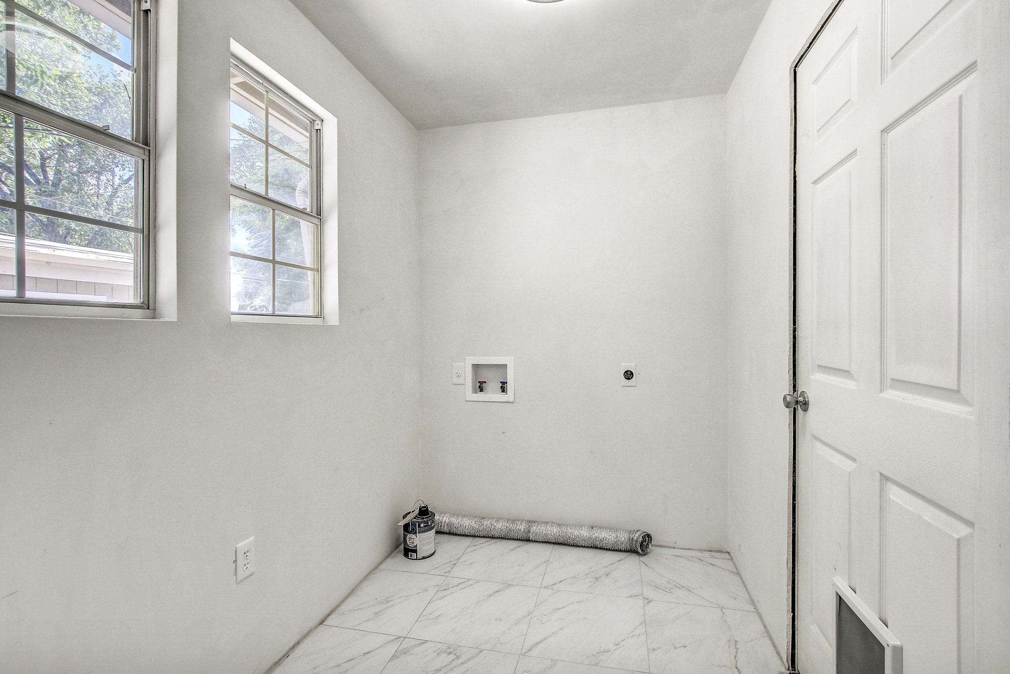 IMG_0081_2_3_4_5Interior03.jpg