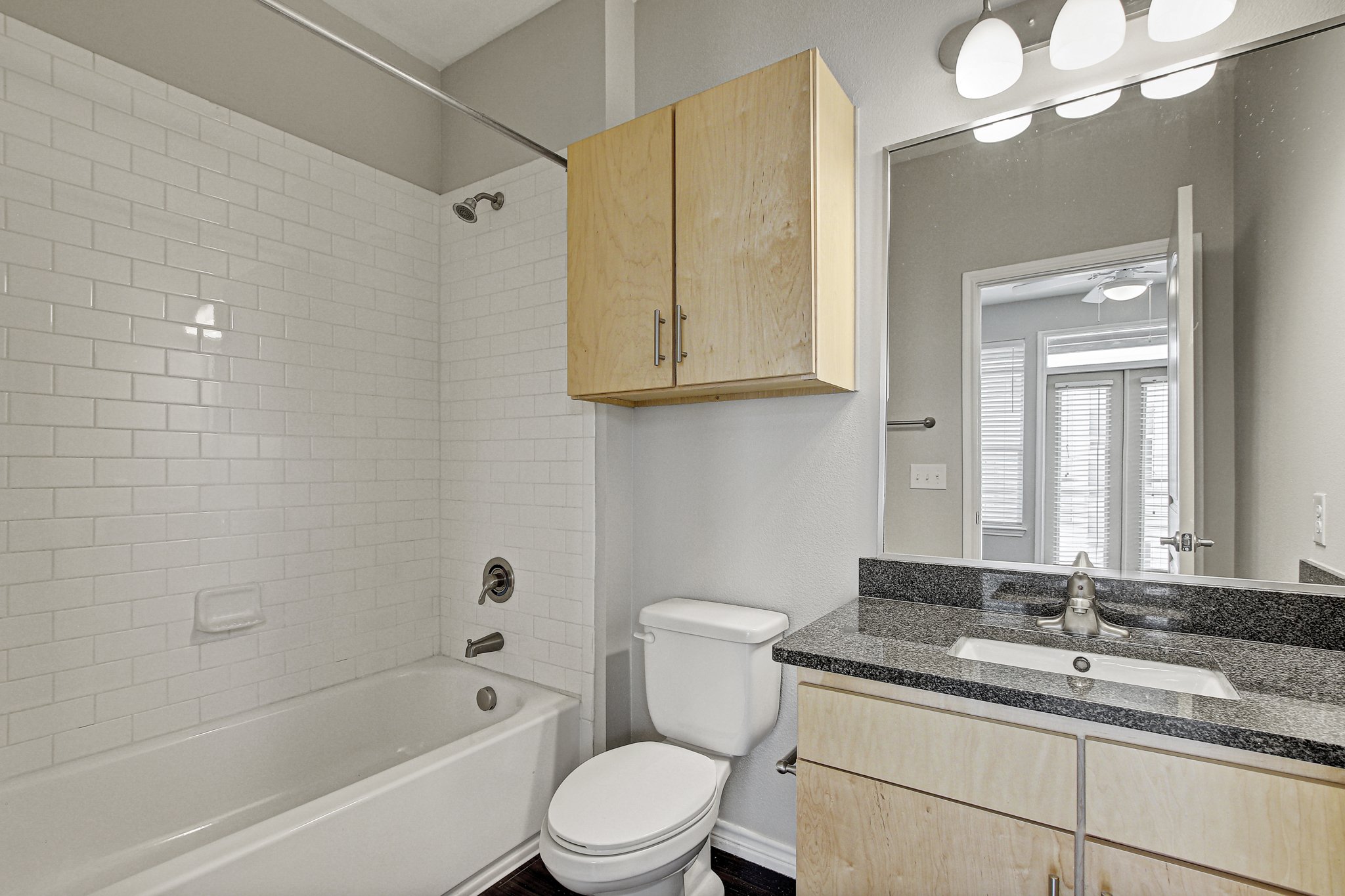 IMG_0076_77_78_79_80Interior03.JPG