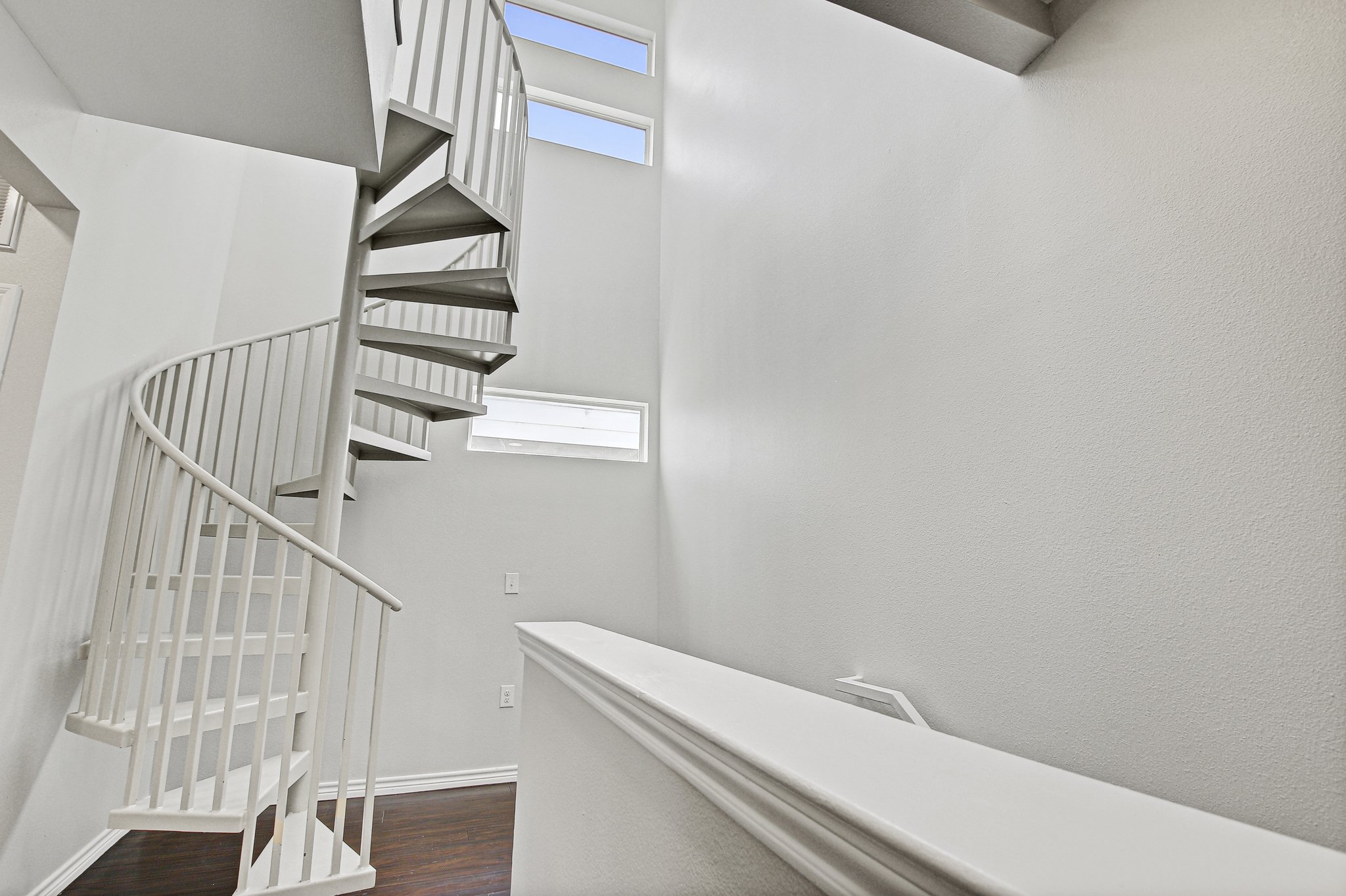 IMG_0081_2_3_4_5Interior03.JPG