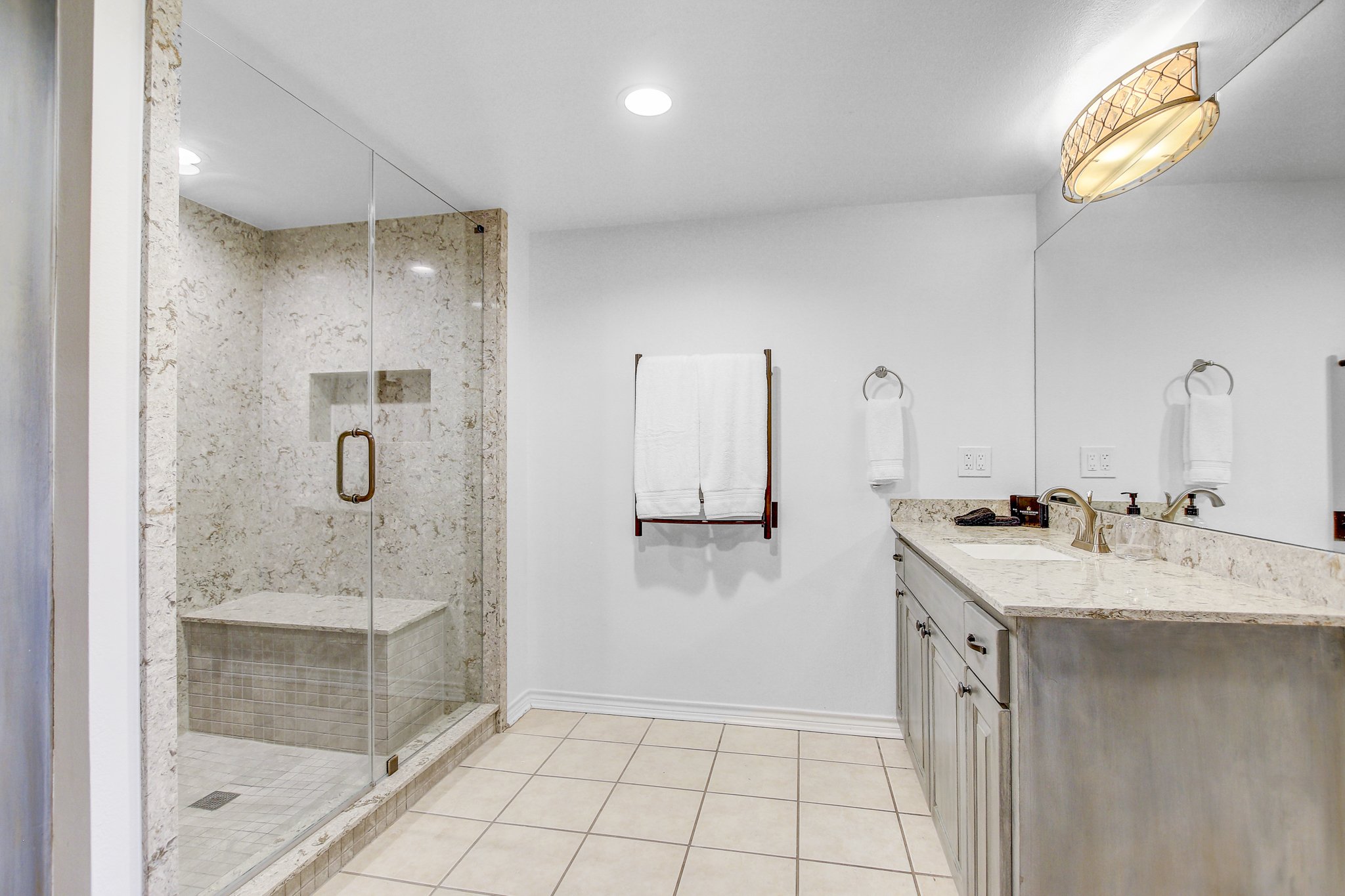 IMG_0401_2_3_4_5Interior03.jpg