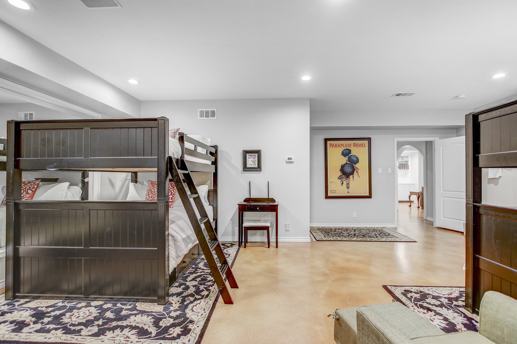 IMG_0386_87_88_89_90Interior03.jpg