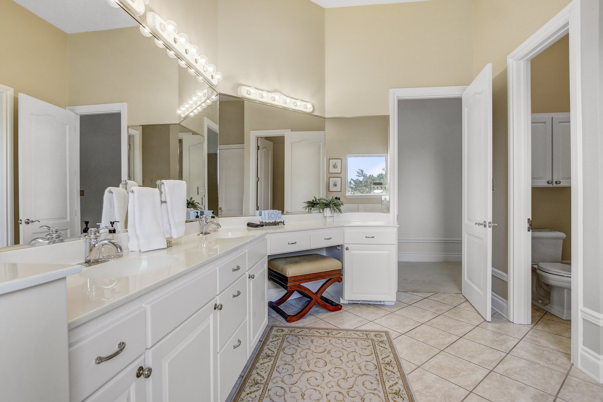 IMG_0241_2_3_4_5Interior03.jpg