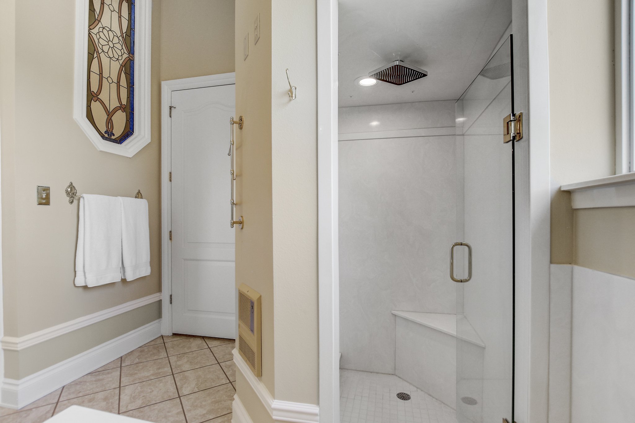 IMG_0236_37_38_39_40Interior03.jpg