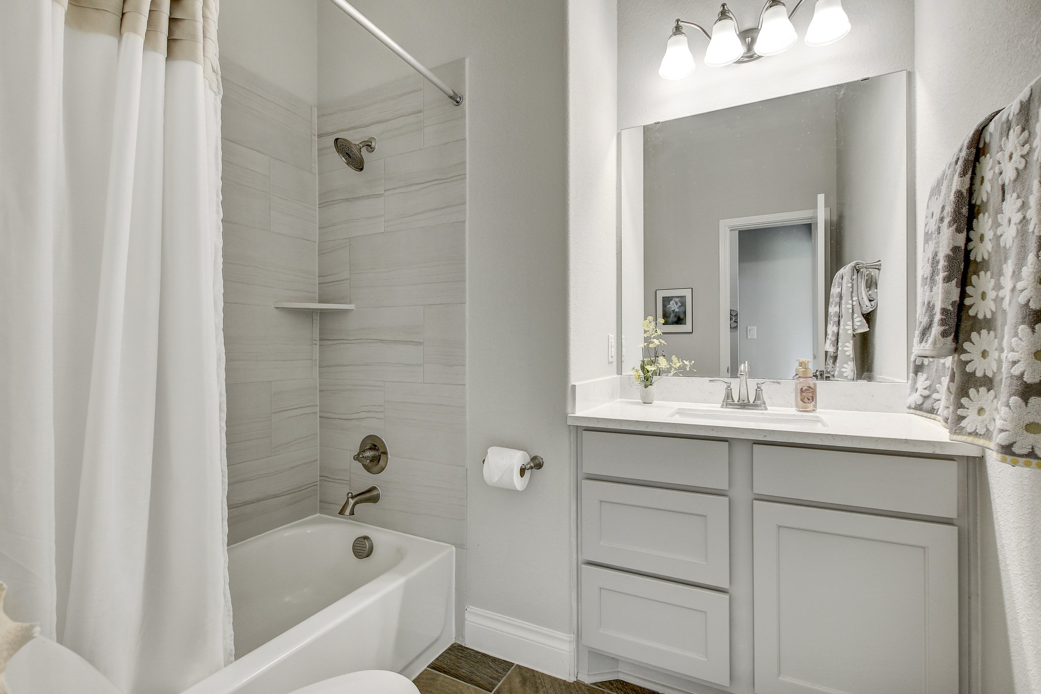 IMG_0156_57_58_59_60Interior04.jpg