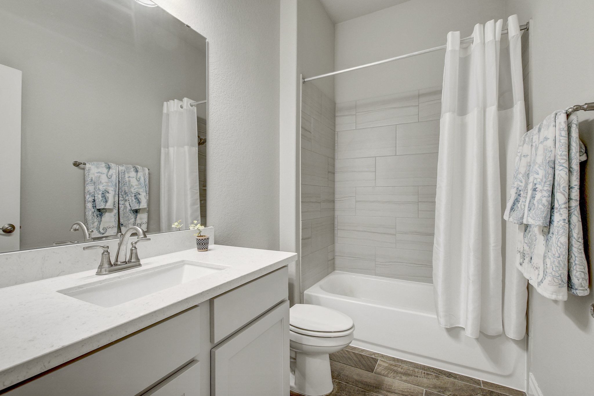 IMG_0166_67_68_69_70Interior04.jpg