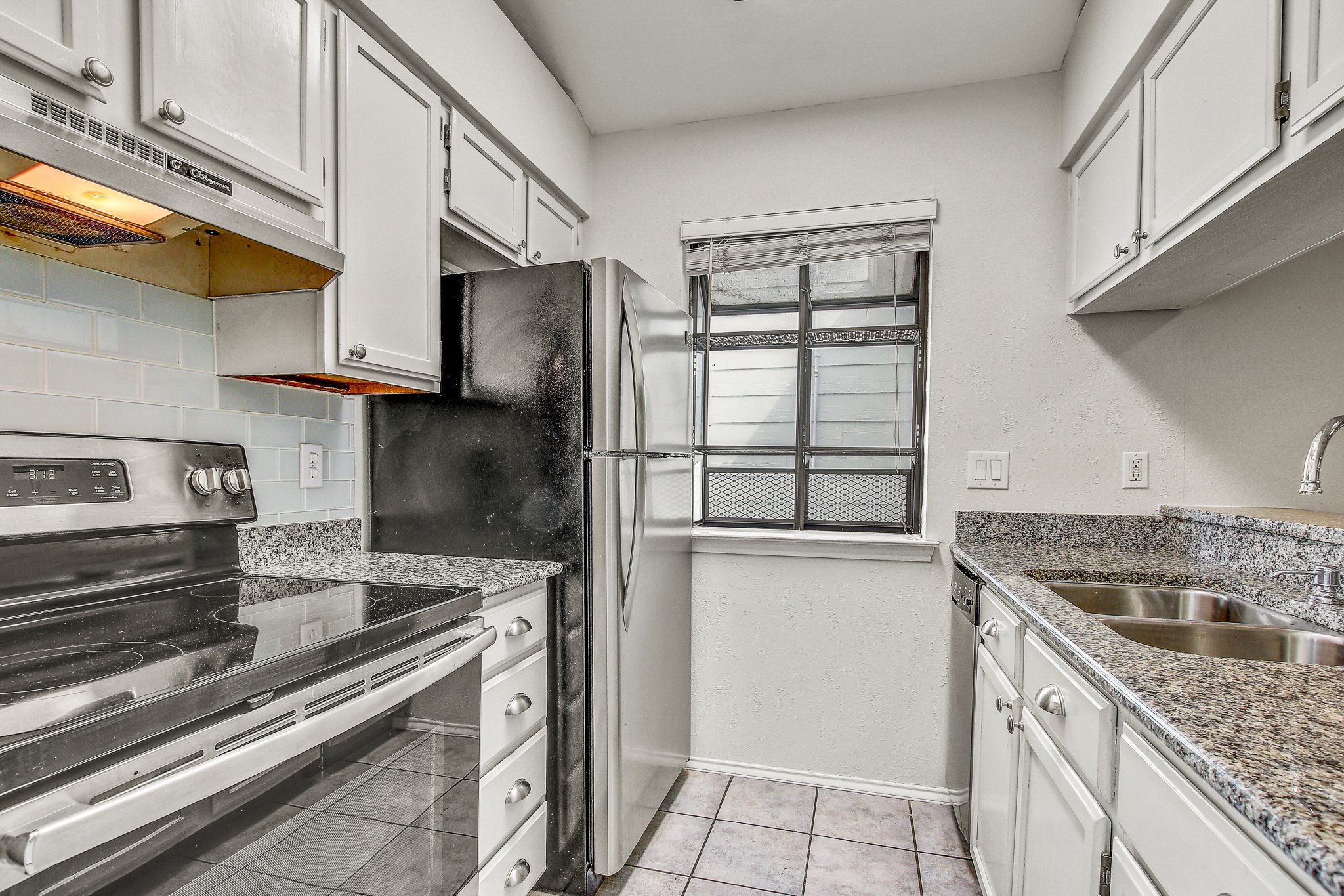 IMG_0021_2_3_4_5Interior01.jpg
