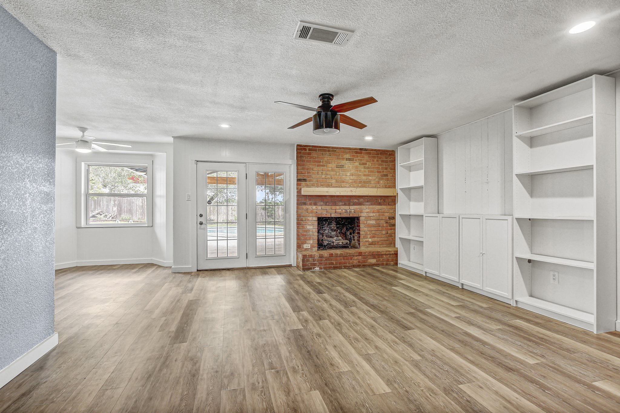 908 Hollybluff_2.jpg