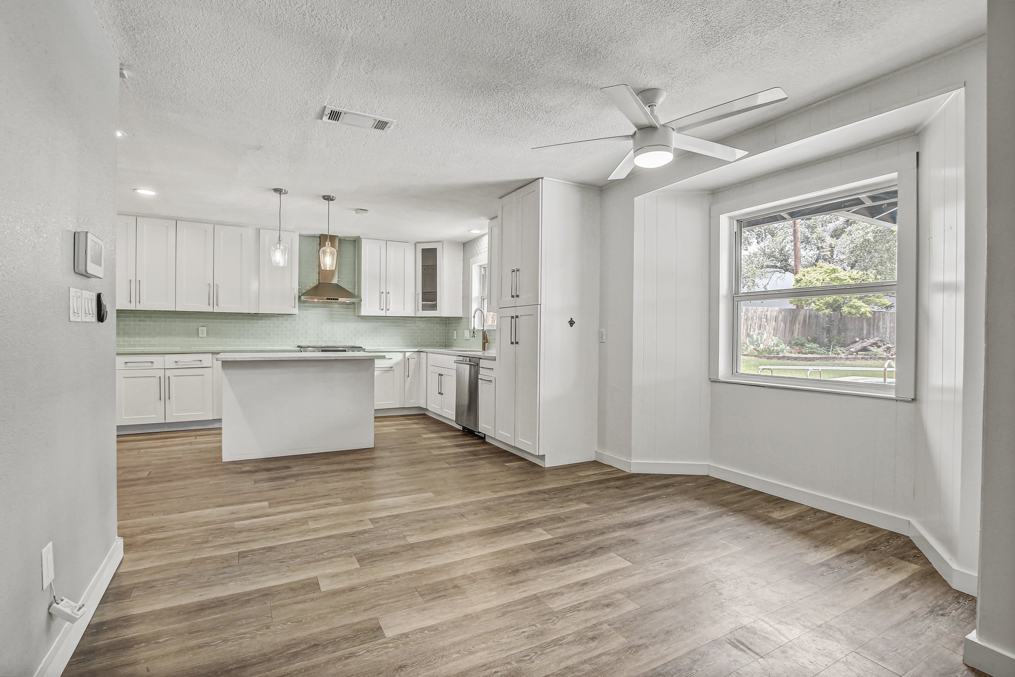 908 Hollybluff_9.jpg