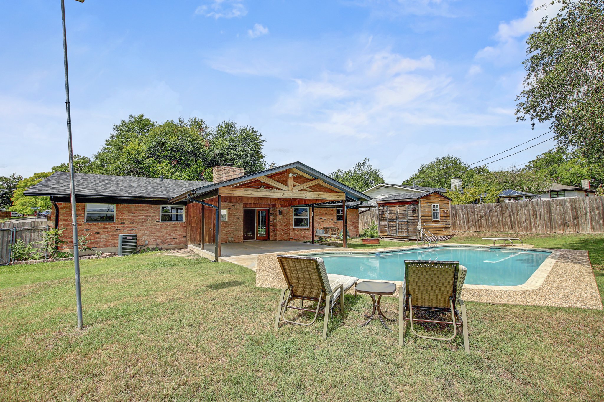 908 Hollybluff_38.jpg