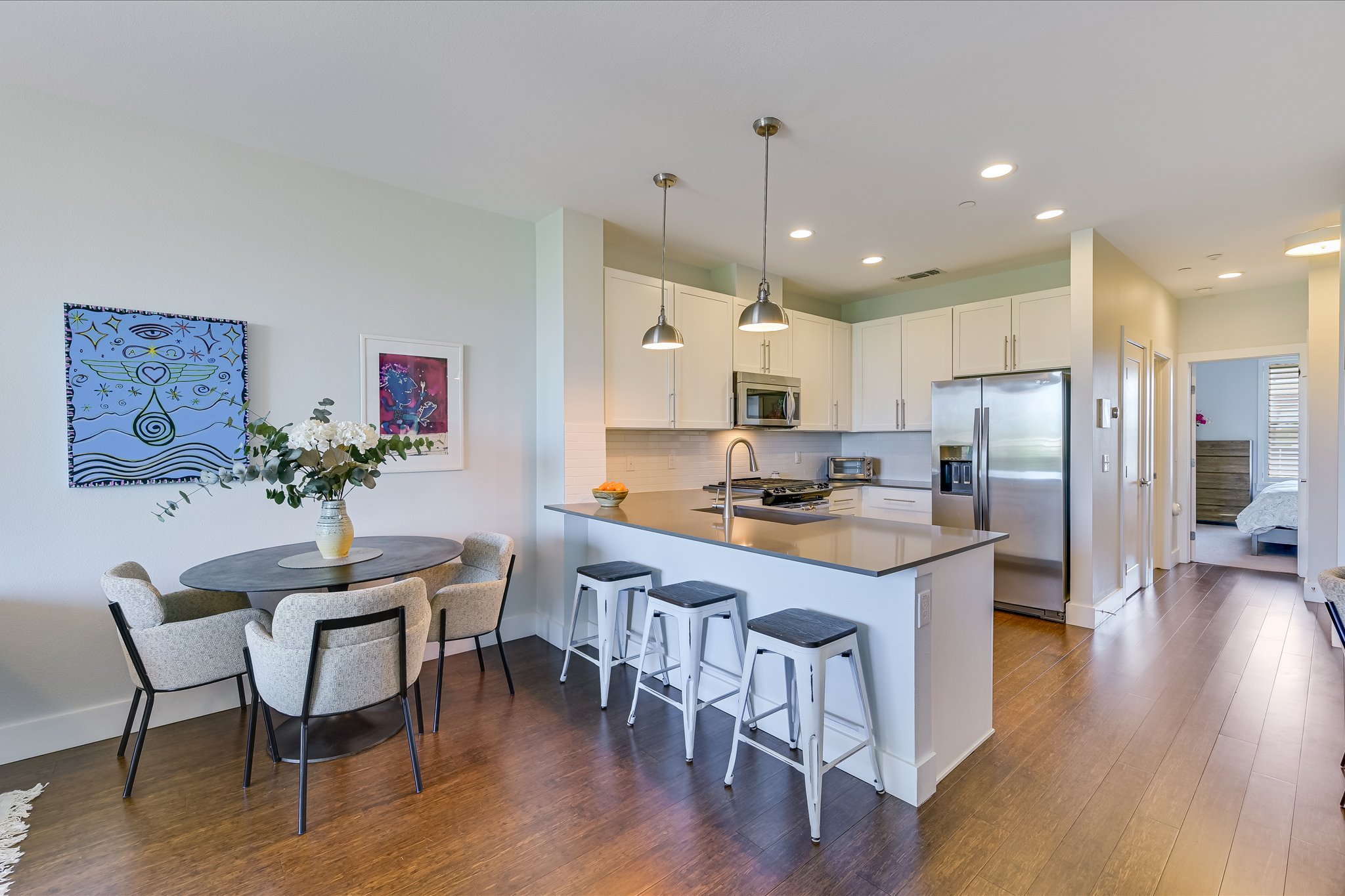 06-Breakfast-Kitchen Bar.jpg