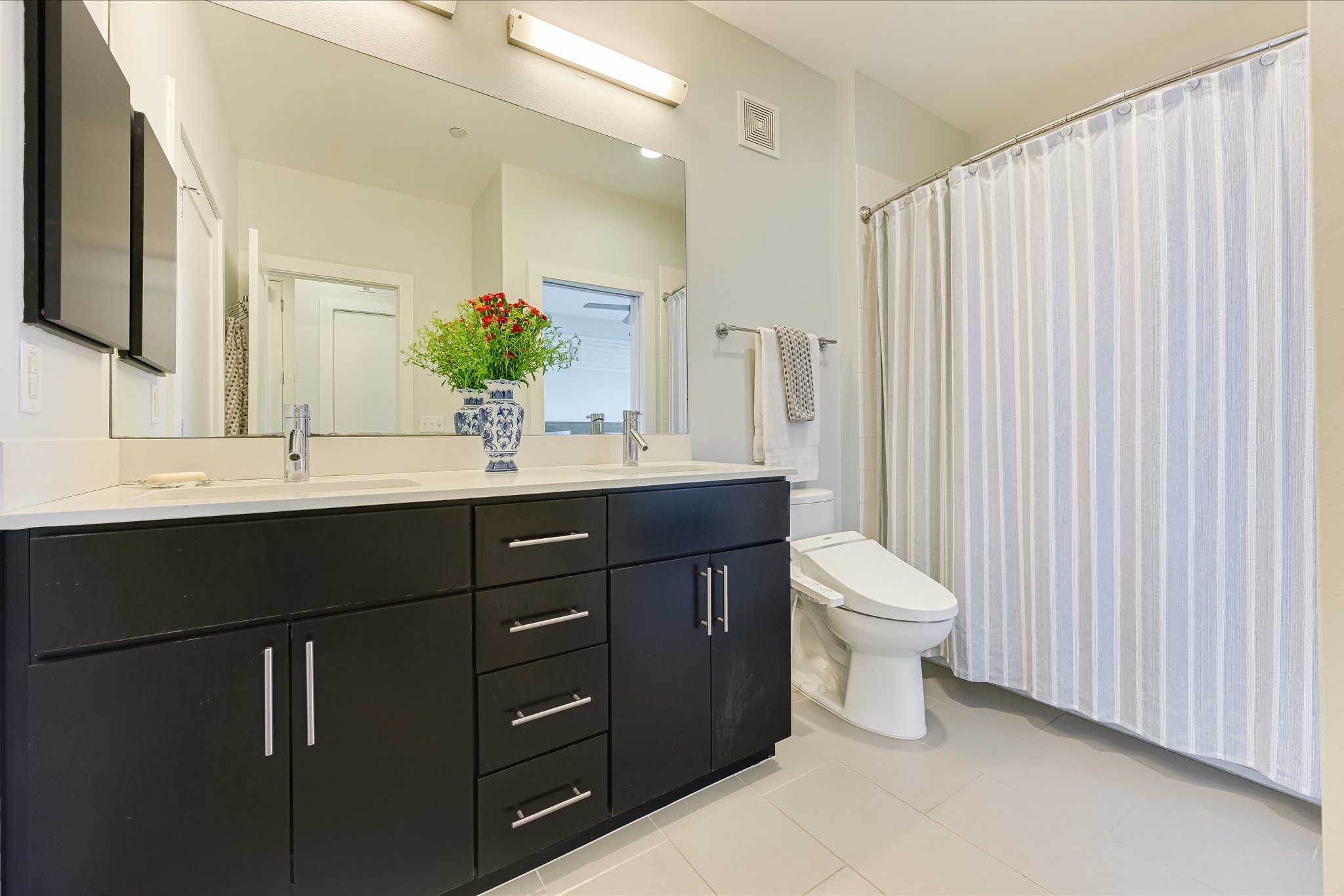 13-Primary Bathroom.jpg