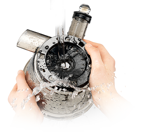 The all-in-one bottom of the Juicing Bowl on the Kuvings C7000 enables easier cleaning and assembling.