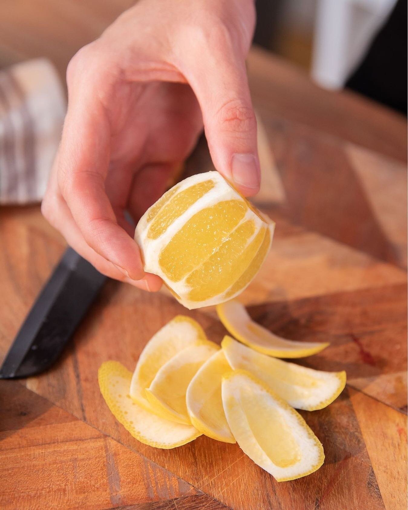 When prepping lemons for juicing, you can leave the peel on or off.

While the skin is high in nutritional and antioxidant value, it will result in a slight bitter taste in your juice. The choice is yours 🍋
#kuvingsnz #tastethedifference #juicing #j