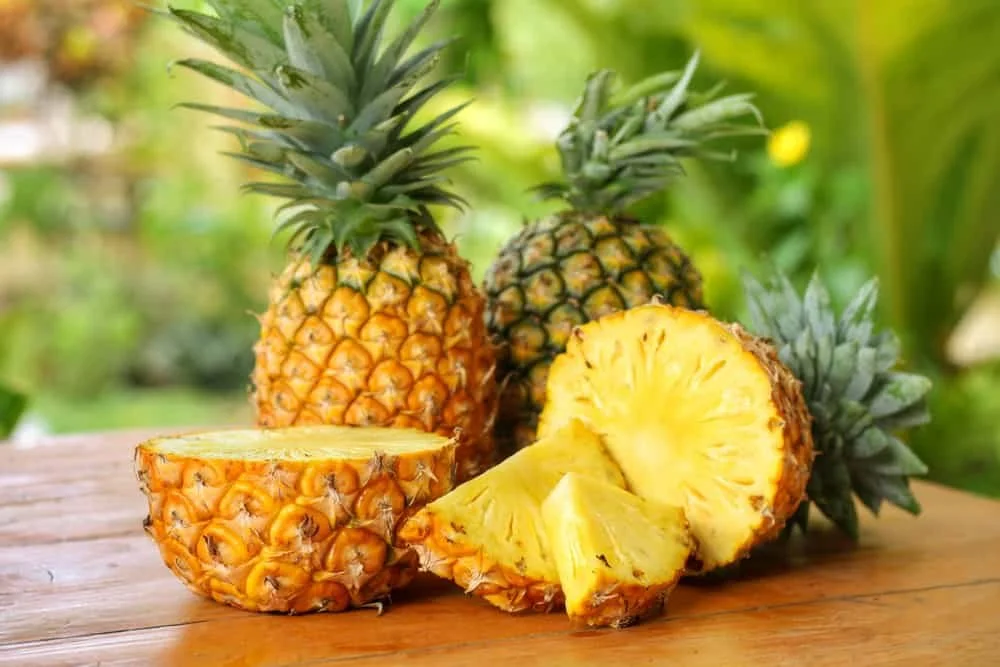 How to prepare fresh Pineapple for Juicing with the skin on