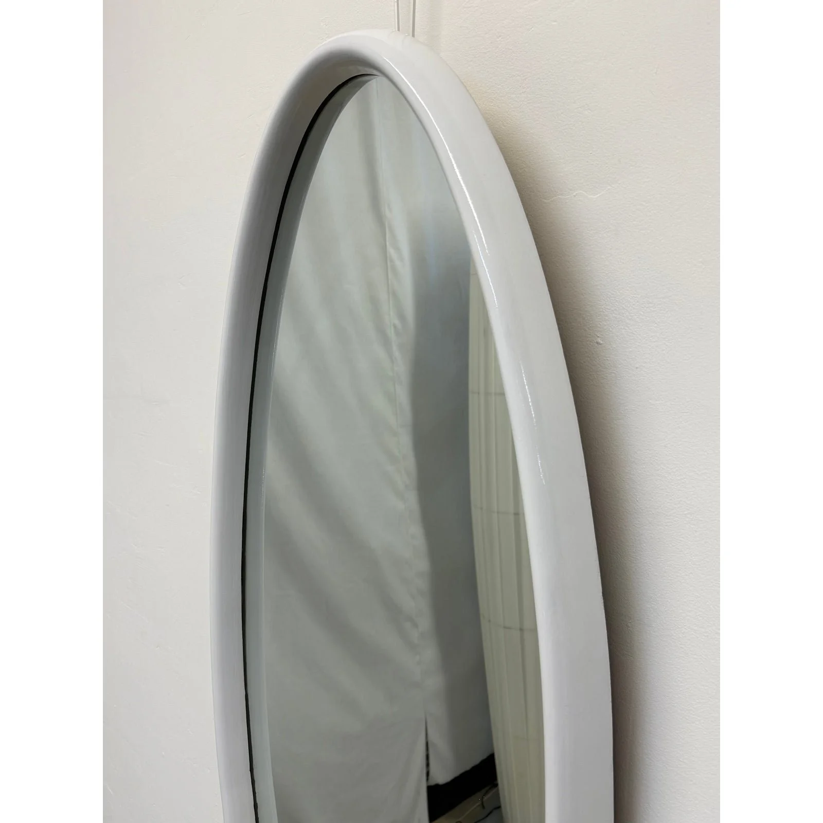 mid-century-white-lacquer-wall-mirror-american-mirror-company-1966-8581