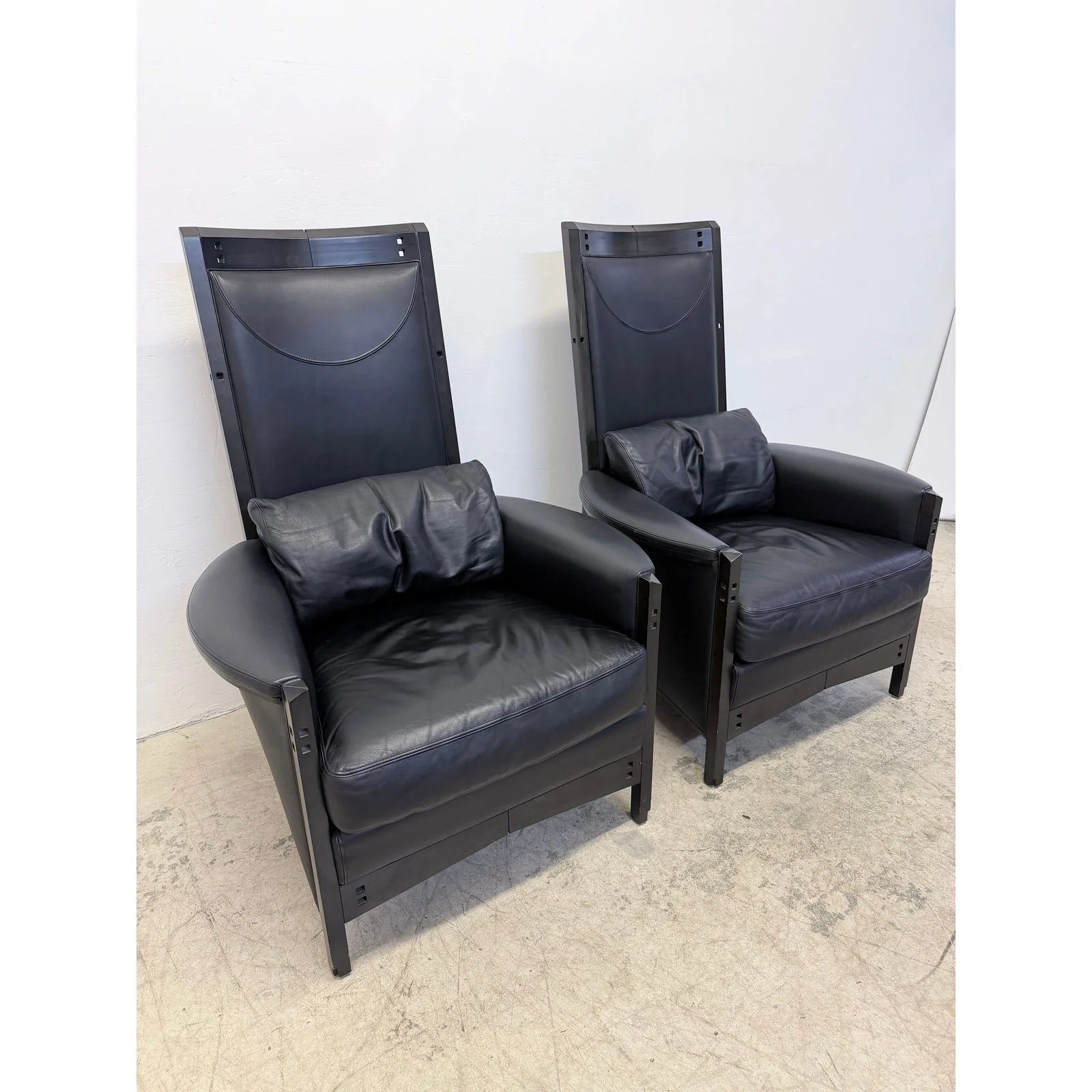 umberto-asnago-black-leather-peggy-lounge-chairs-for-georgetti-1990s-a-pair-6753