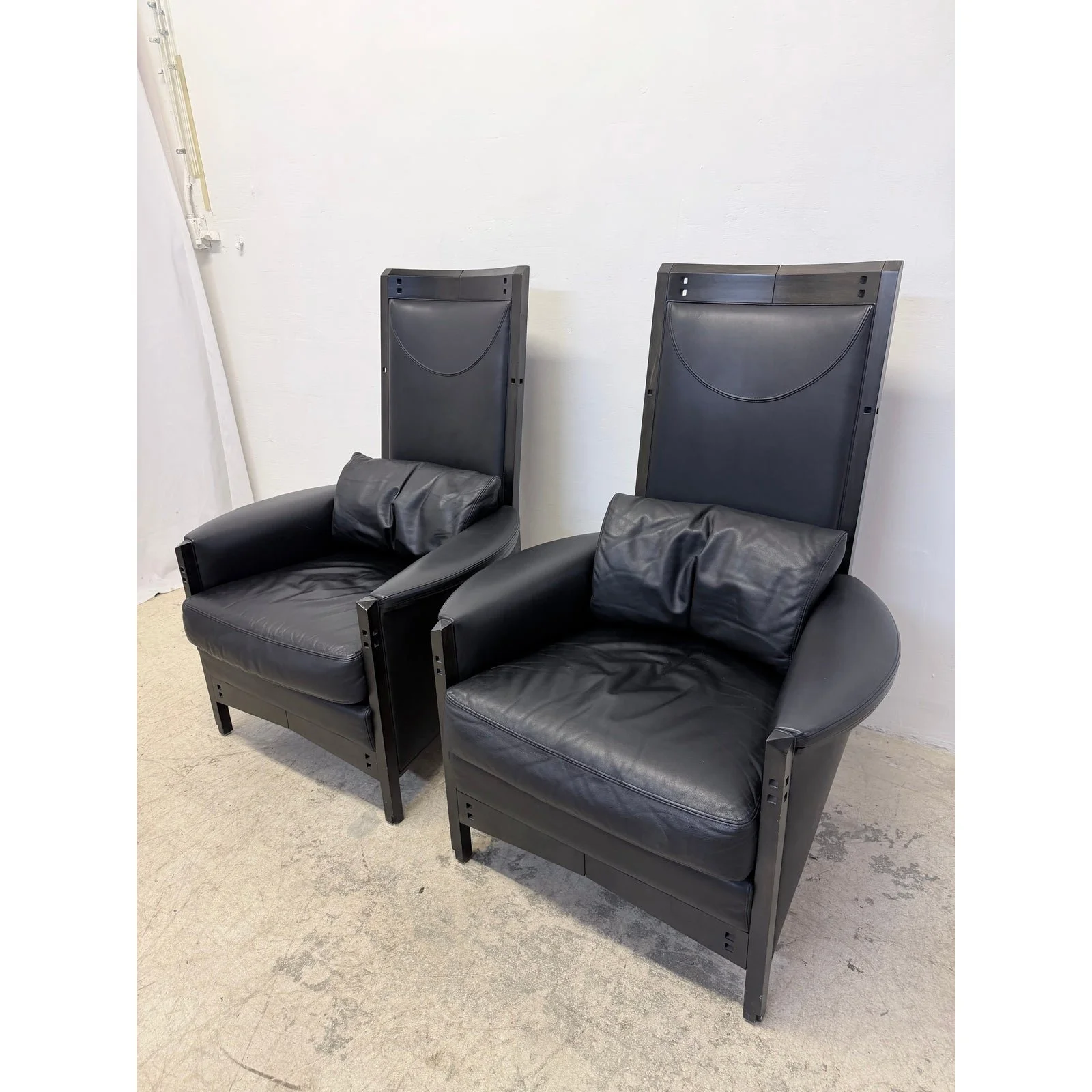 umberto-asnago-black-leather-peggy-lounge-chairs-for-georgetti-1990s-a-pair-3624