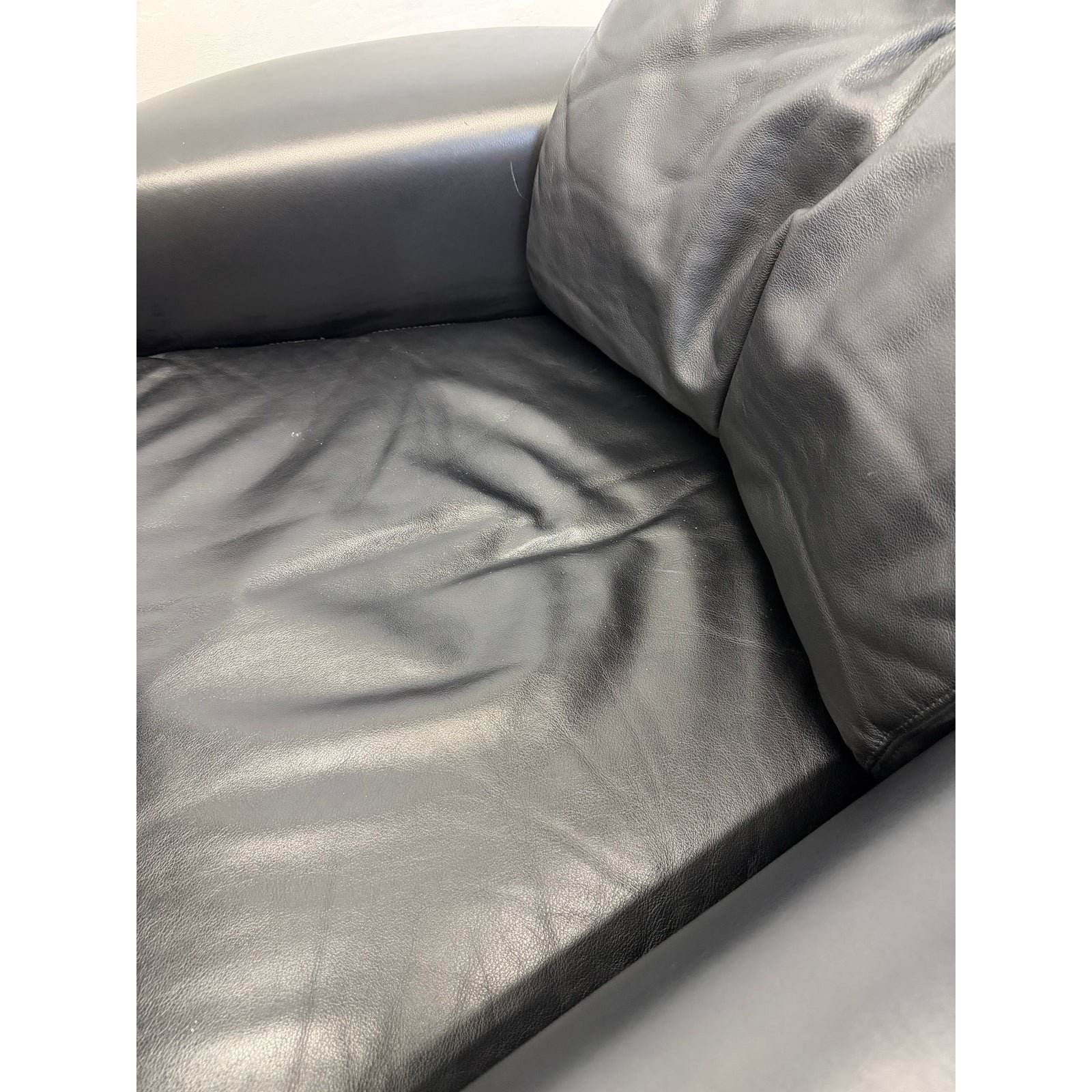 umberto-asnago-black-leather-peggy-lounge-chairs-for-georgetti-1990s-a-pair-6143